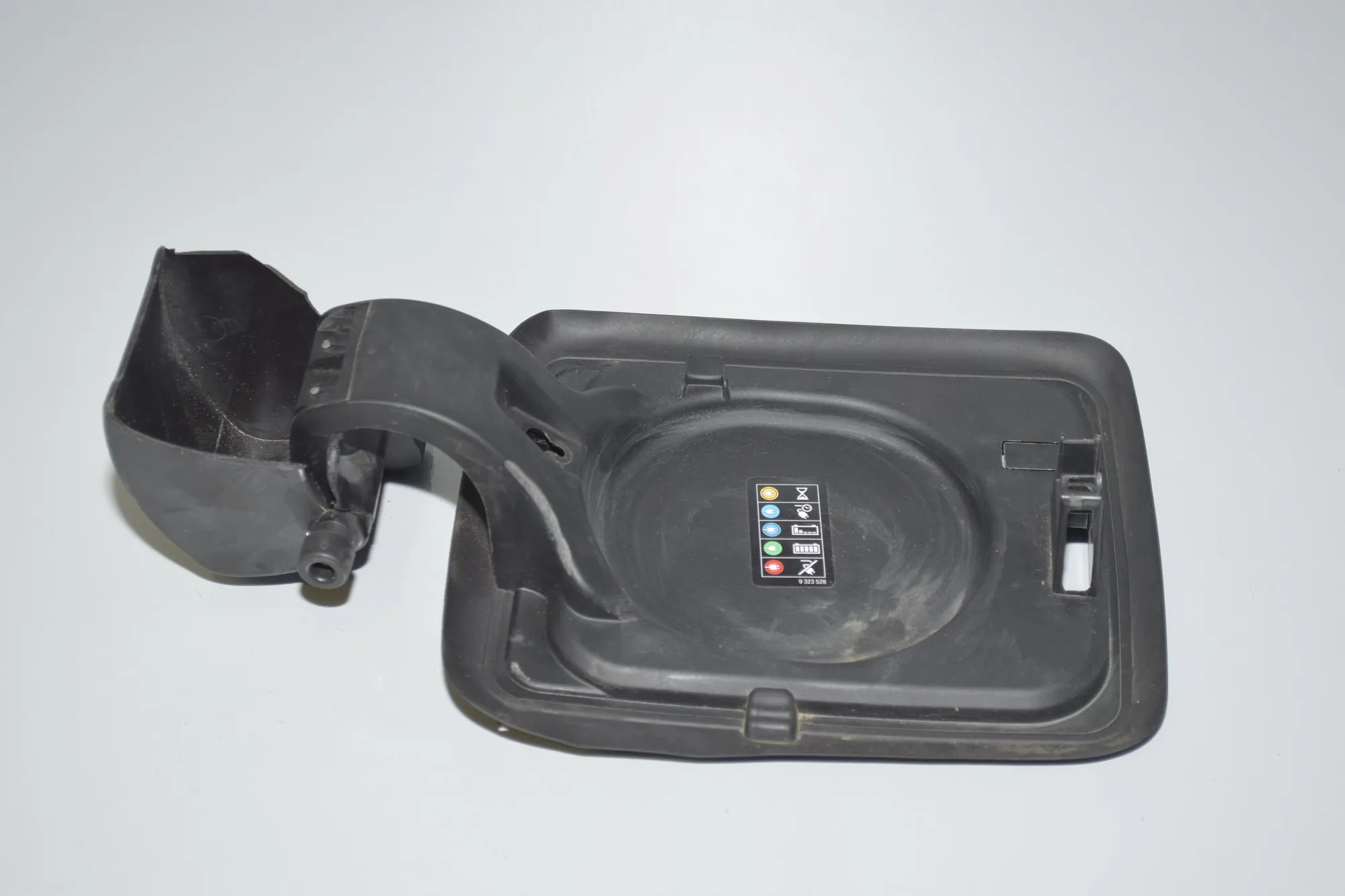 Fuel Tank Flap Cap – OEM 51177335767 · BMW i3 (I01) BMW i3 (I01) Electric 2014