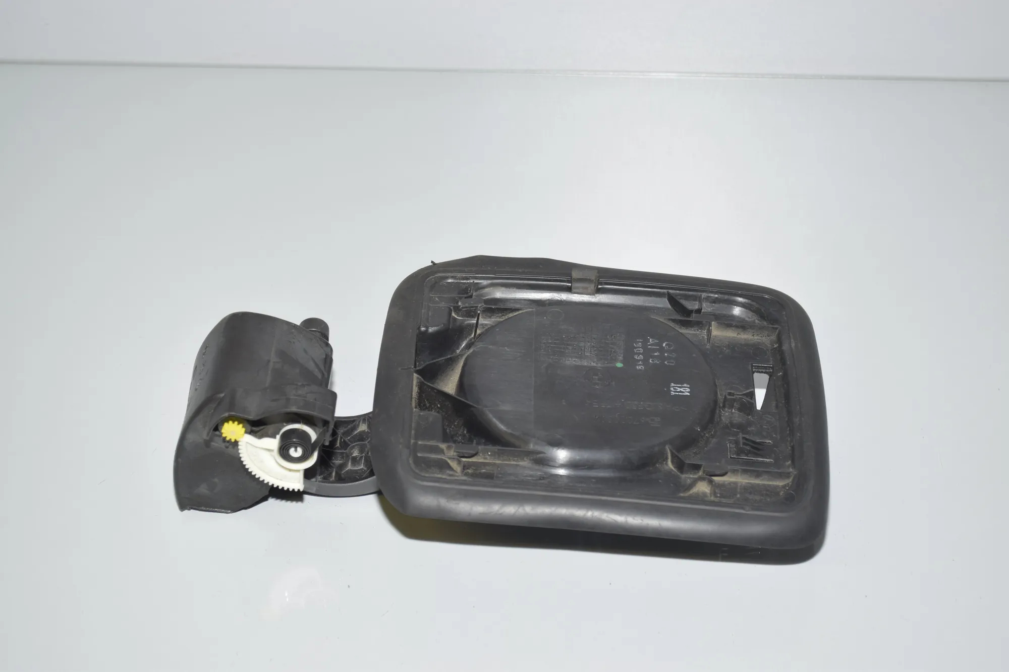 Fuel Tank Flap Cap – OEM 51177335767 · BMW i3 (I01) BMW i3 (I01) Electric 2014 – 4