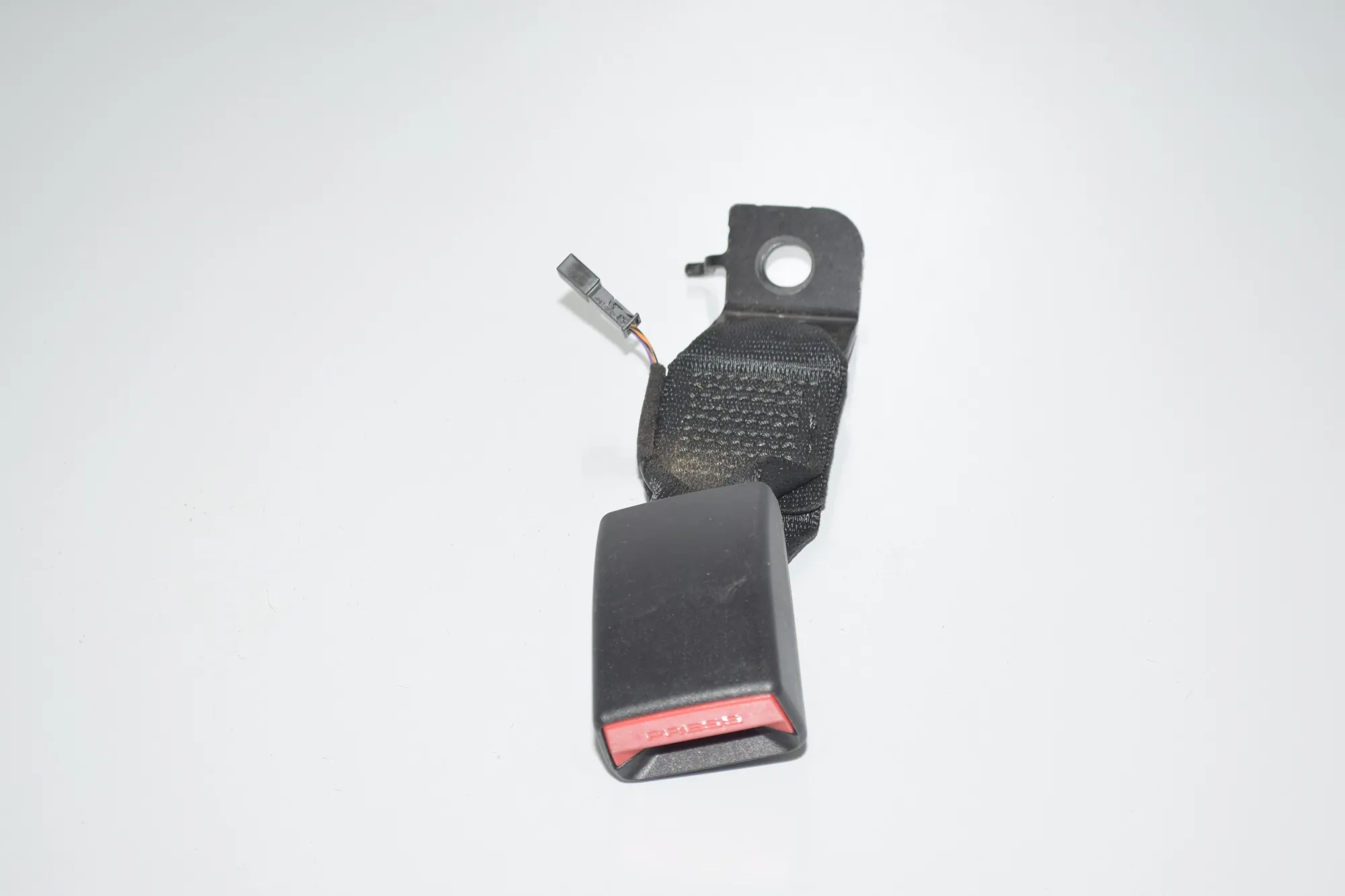Rear Middle Seat Buckle – OEM 7266352 · BMW 4 Coupe (F32, F82) 435 d xDrive 2014 – 2