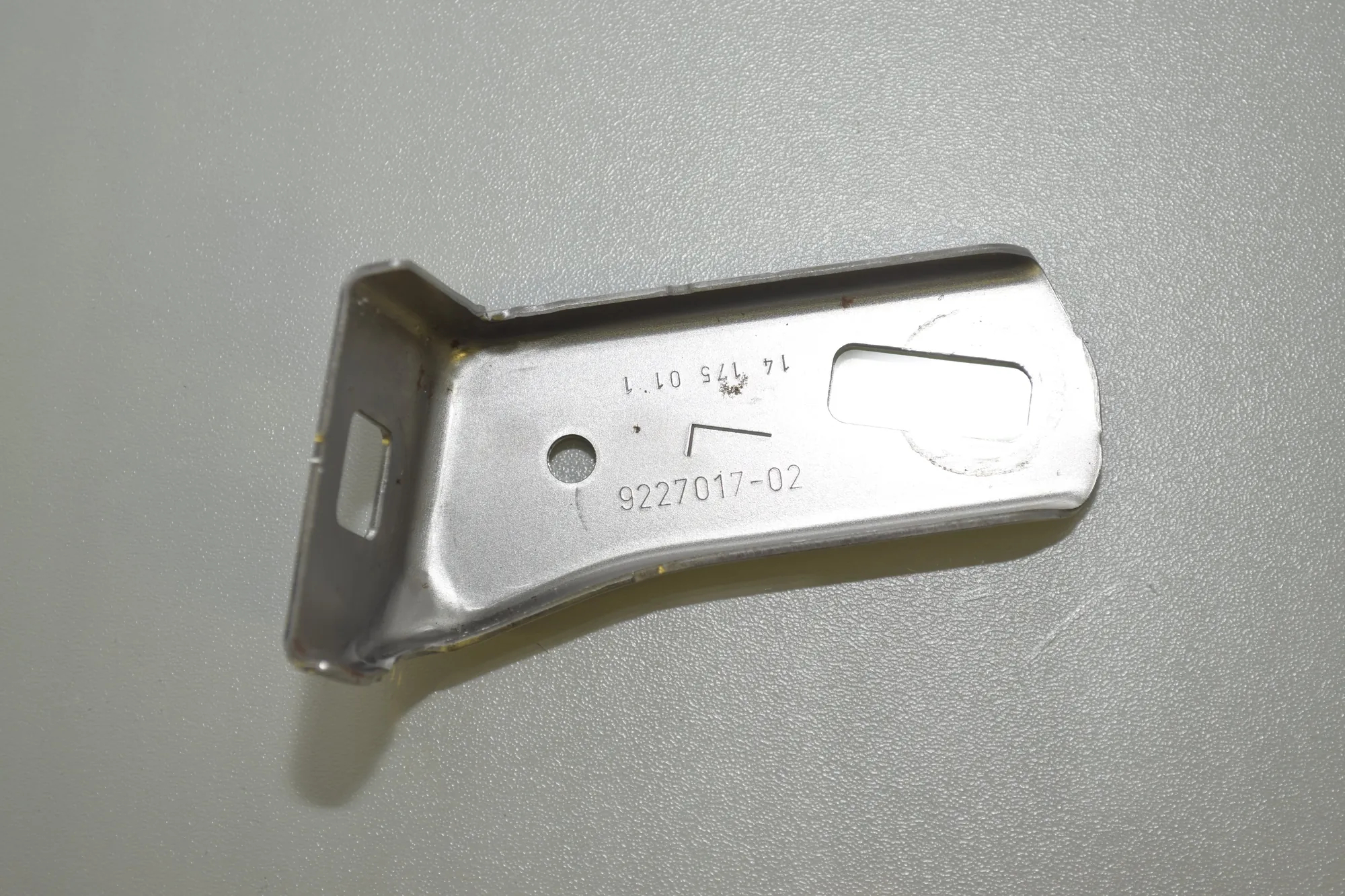 Bracket – OEM 9227018 · BMW 4 Coupe (F32, F82) 435 d xDrive 2014 – 6