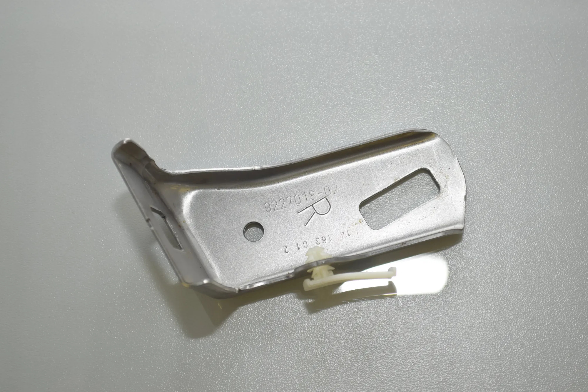 Bracket – OEM 9227018 · BMW 4 Coupe (F32, F82) 435 d xDrive 2014 – 5