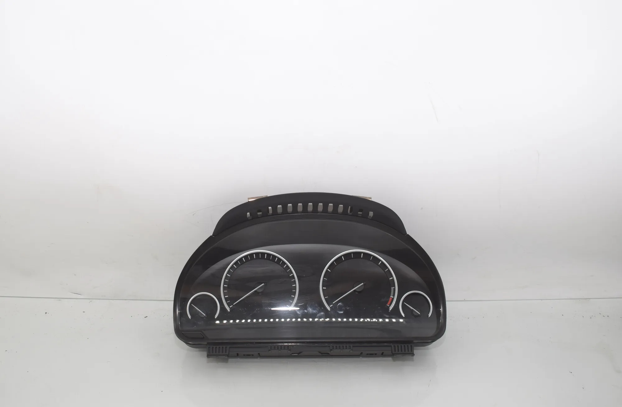 Instrument Cluster Speedometer – OEM 9249569 · BMW 7 (F01, F02) 750 i 2010 – 2
