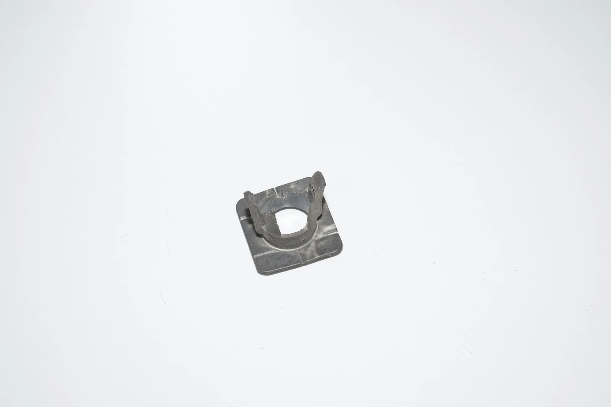 Parking Sensor Holder – OEM 7138409 · BMW 3 (E90) 325 d 2011 – 3