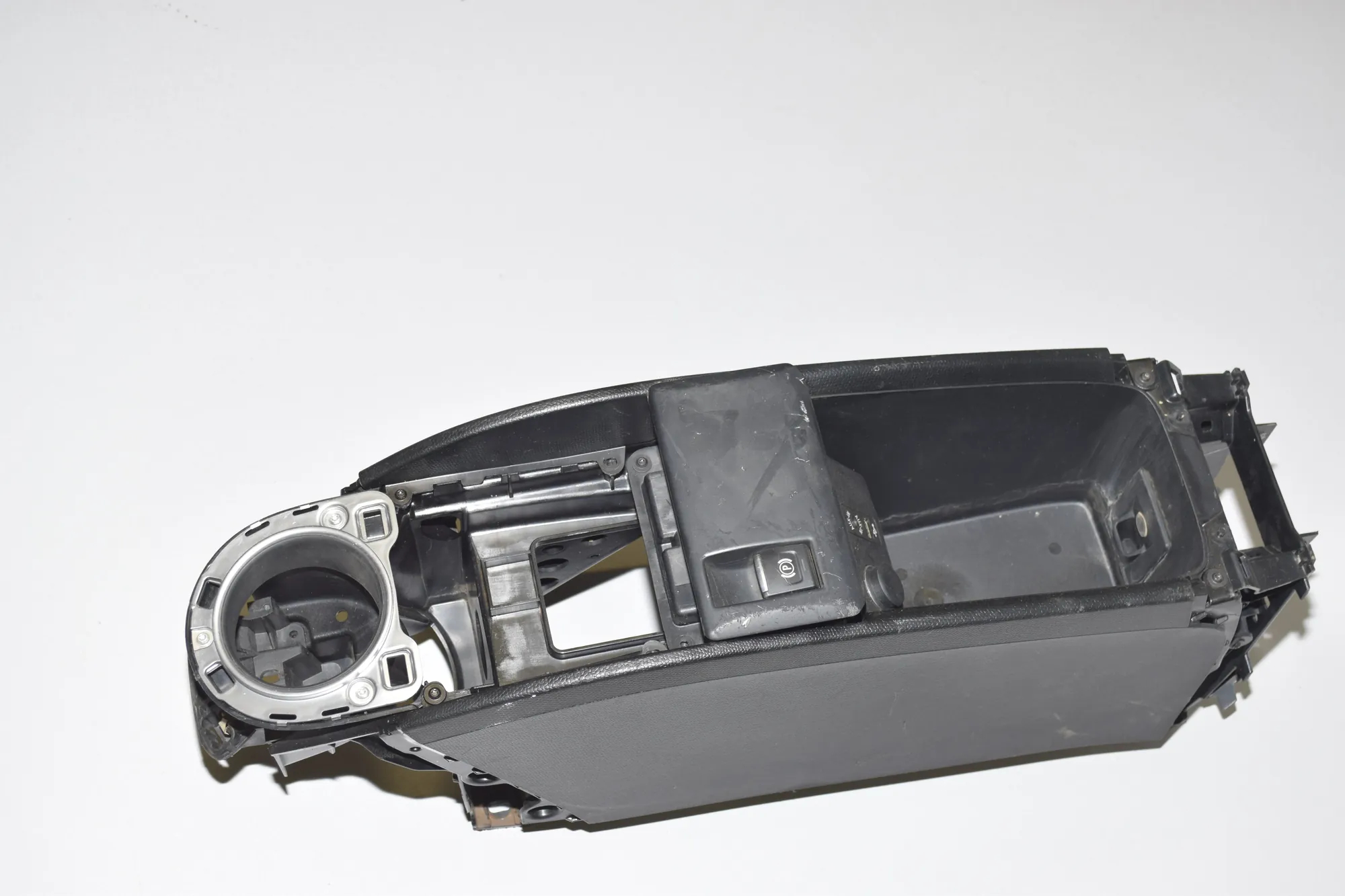 Center Console – OEM 9311756 · BMW i3 (I01) Hybrid 2017 – 2