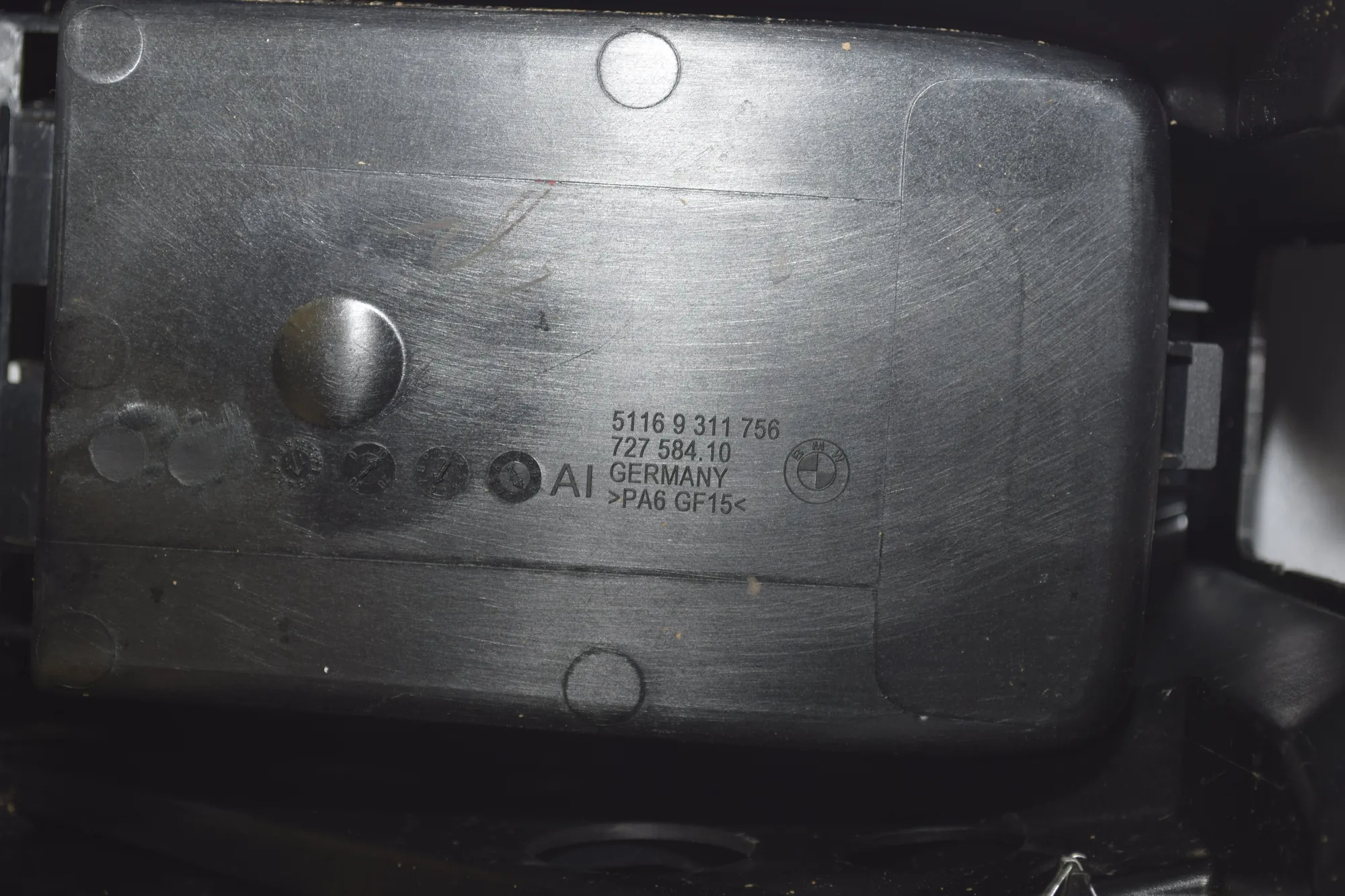 Center Console – OEM 9311756 · BMW i3 (I01) Hybrid 2017 – 6