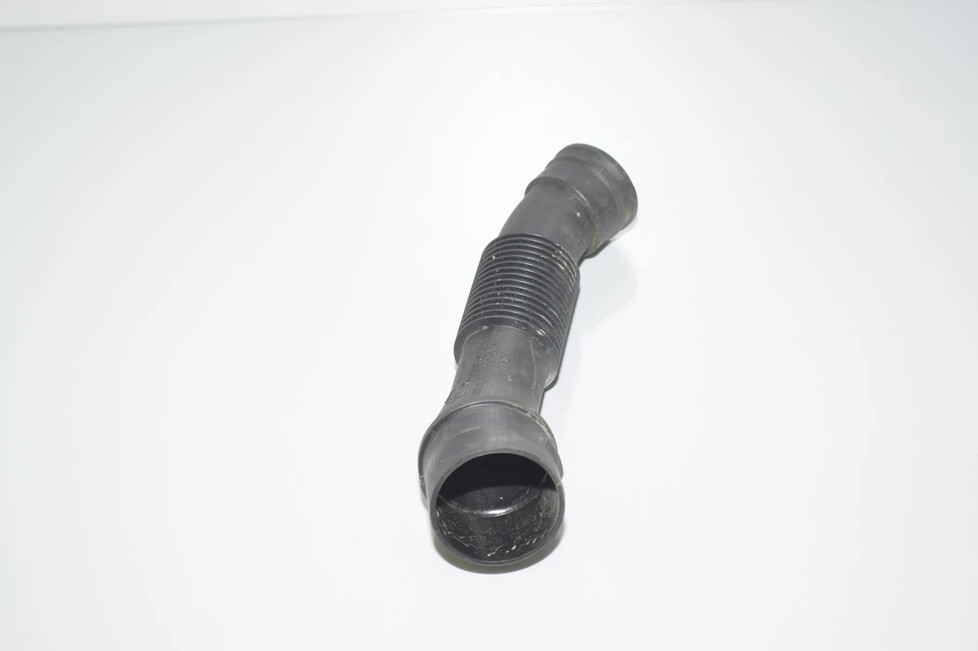 Air Intake Tube – OEM 7642405 · BMW i3 (I01) Hybrid 2017 – 4