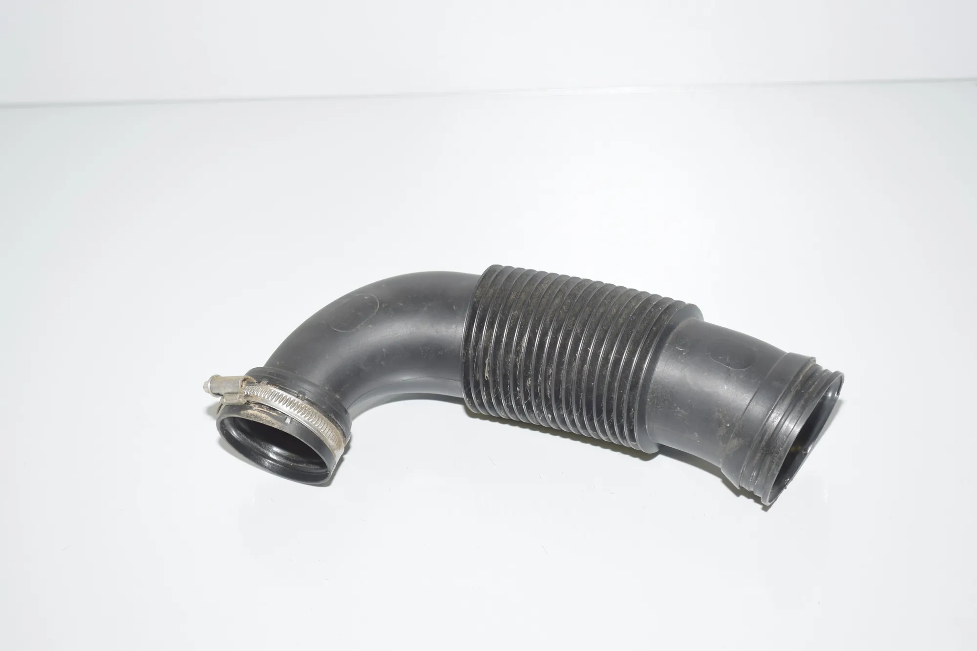 Air Intake Tube – OEM 7642406 · BMW i3 (I01) Hybrid 2017 – 4