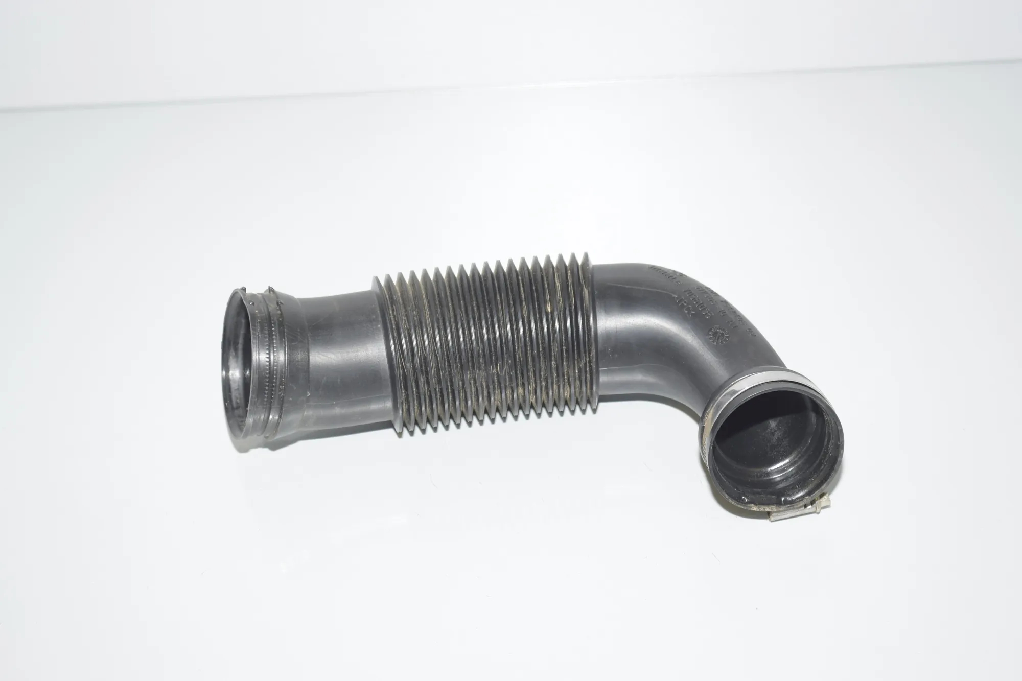 Air Intake Tube – OEM 7642406 · BMW i3 (I01) Hybrid 2017 – 2