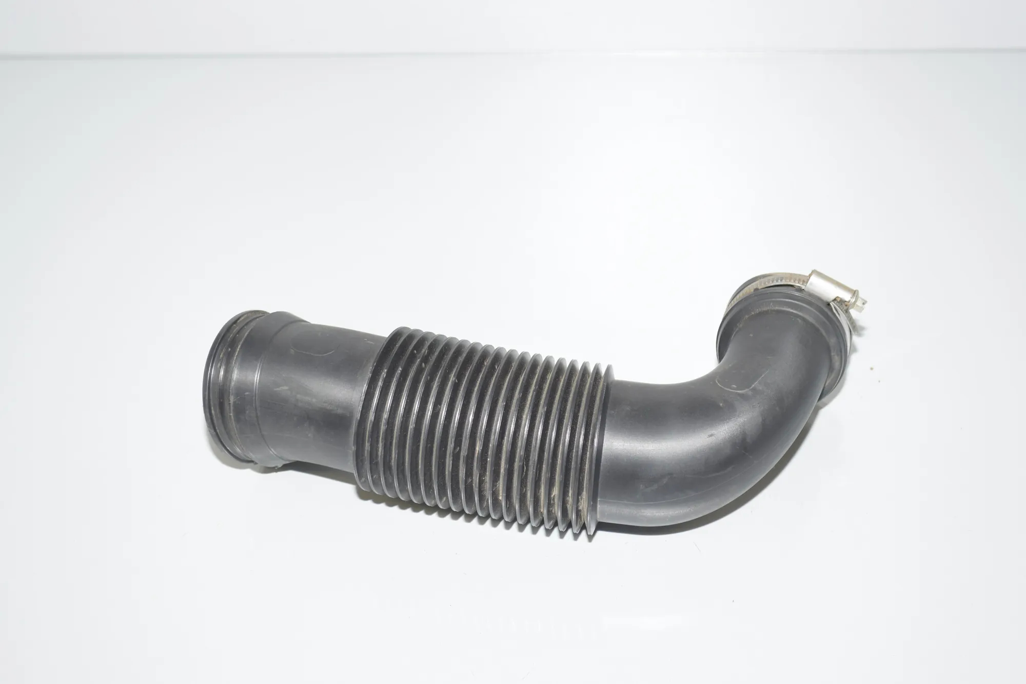 Air Intake Tube – OEM 7642406 · BMW i3 (I01) Hybrid 2017