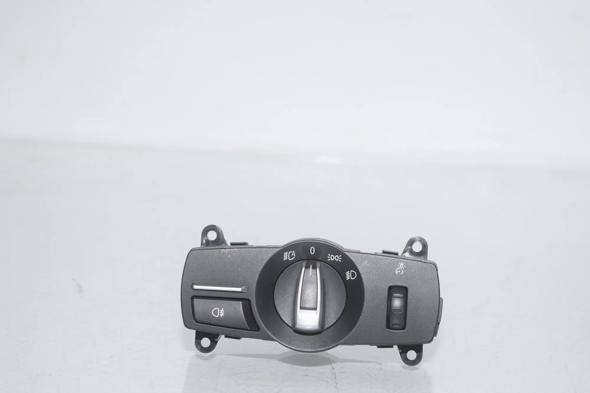 Headlight Switch Control Unit – OEM 9204067 · BMW 7 (F01, F02) 750 i 2010 – 2