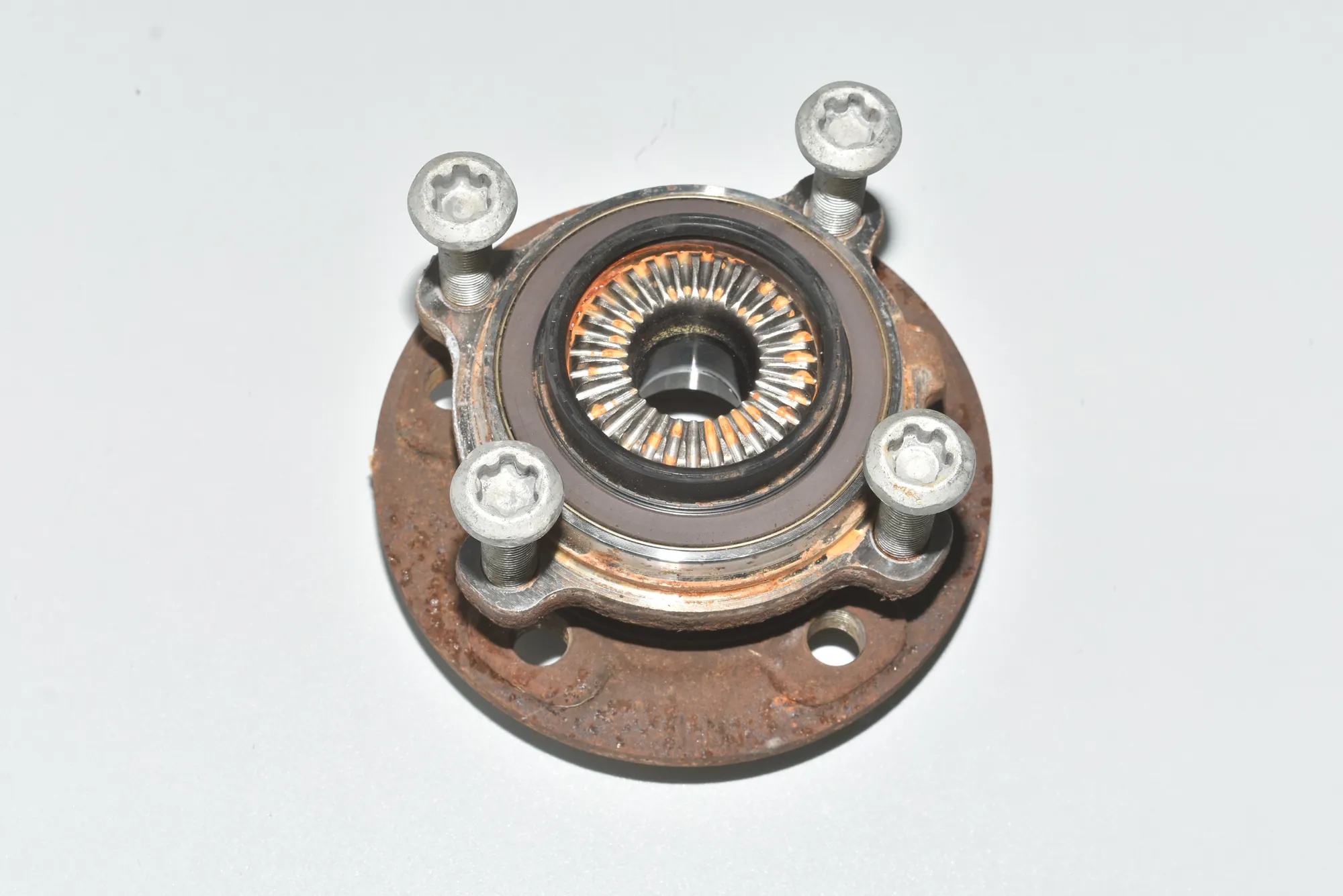 Rear Left Wheel Bearing – OEM 6867926 · BMW i3 (I01) Hybrid 2017 – 3