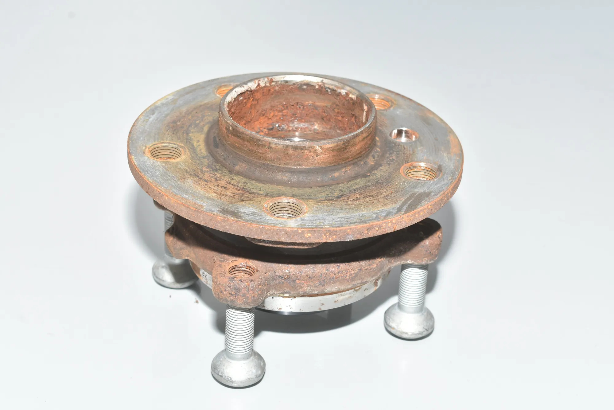 Rear Left Wheel Bearing – OEM 6867926 · BMW i3 (I01) Hybrid 2017 – 2