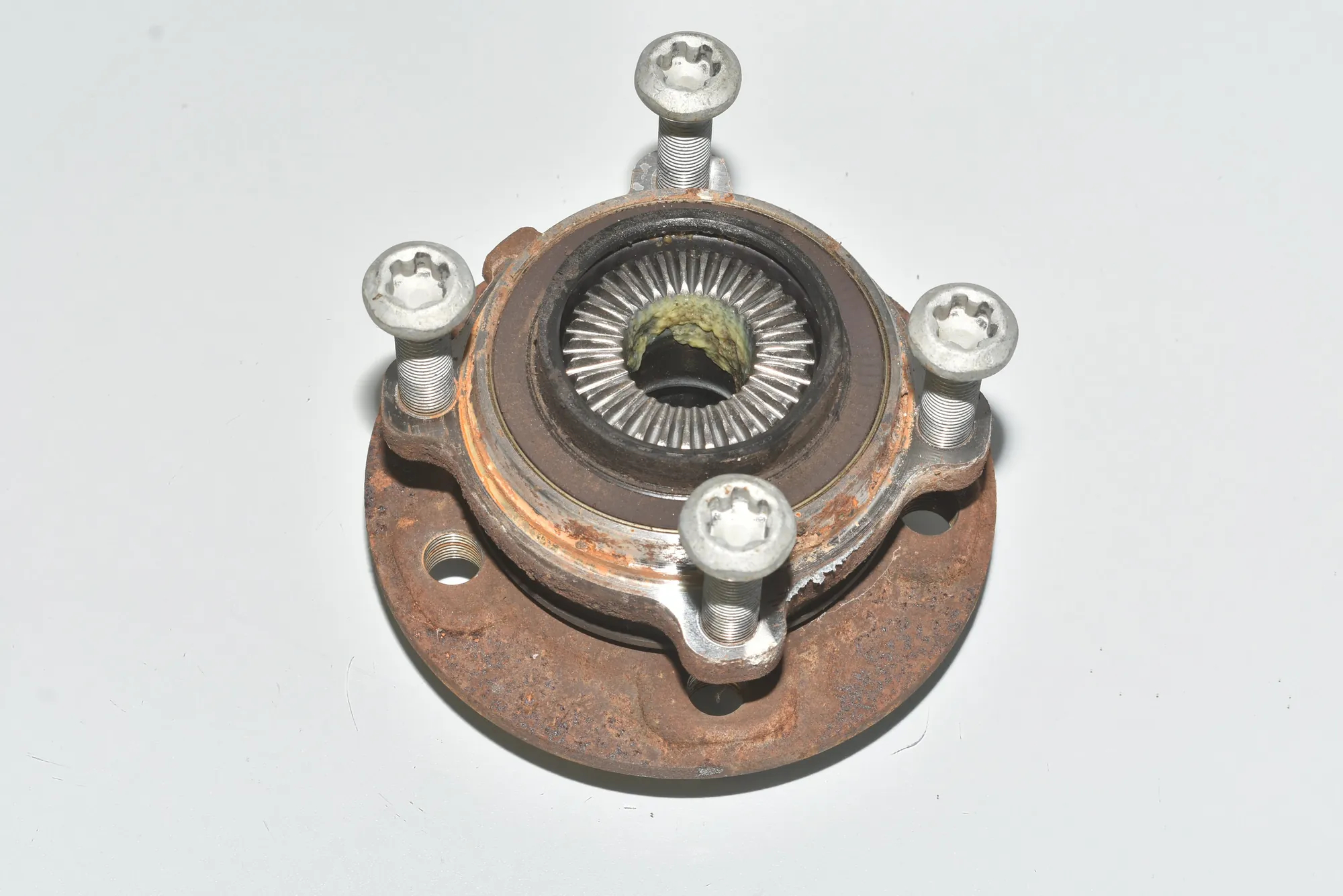 Rear Right Wheel Bearing – OEM 6852157 · BMW i3 (I01) Hybrid 2017 – 3