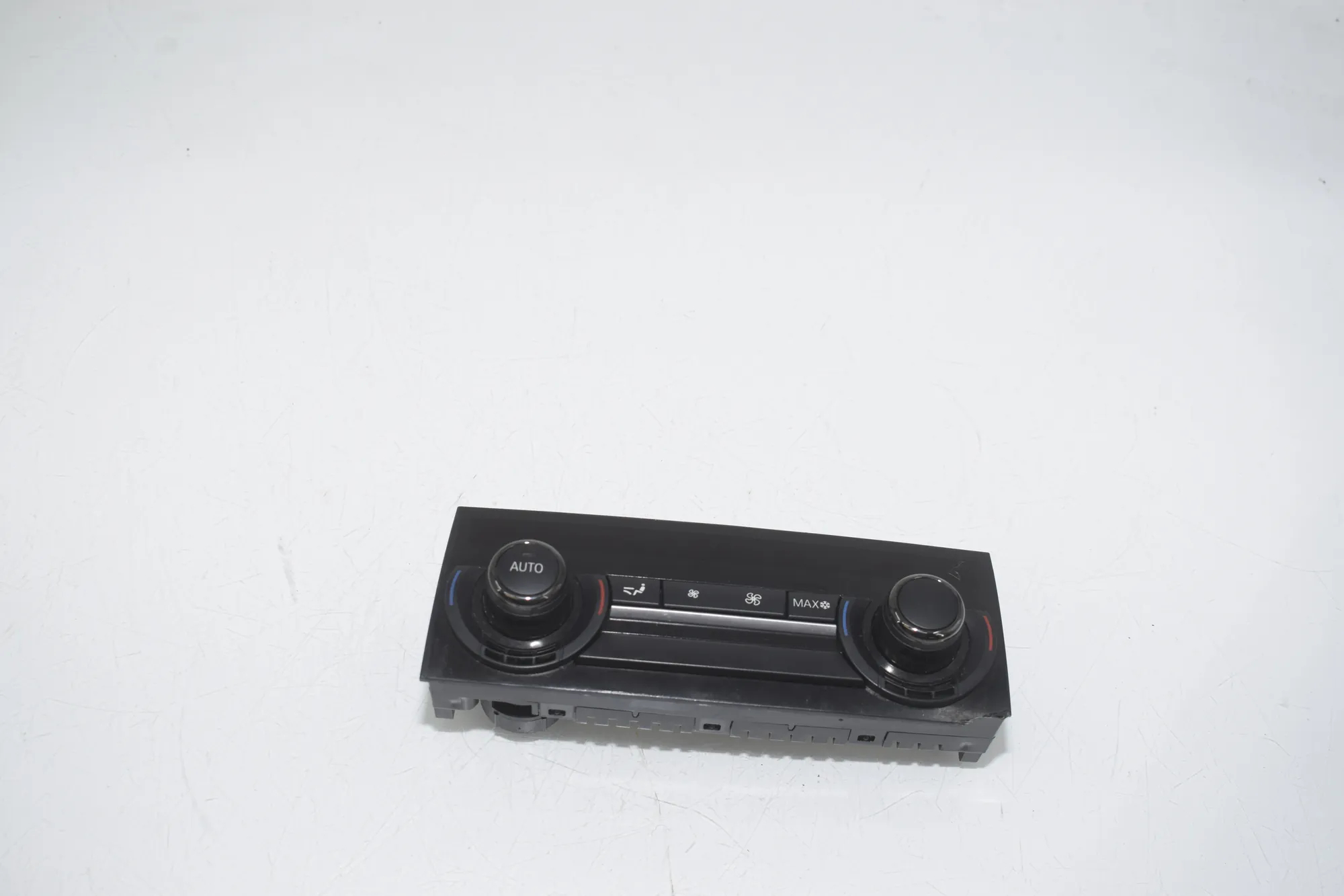Climate Control Unit – OEM 9237118 · BMW 7 (F01, F02) 750 i 2010 – 3