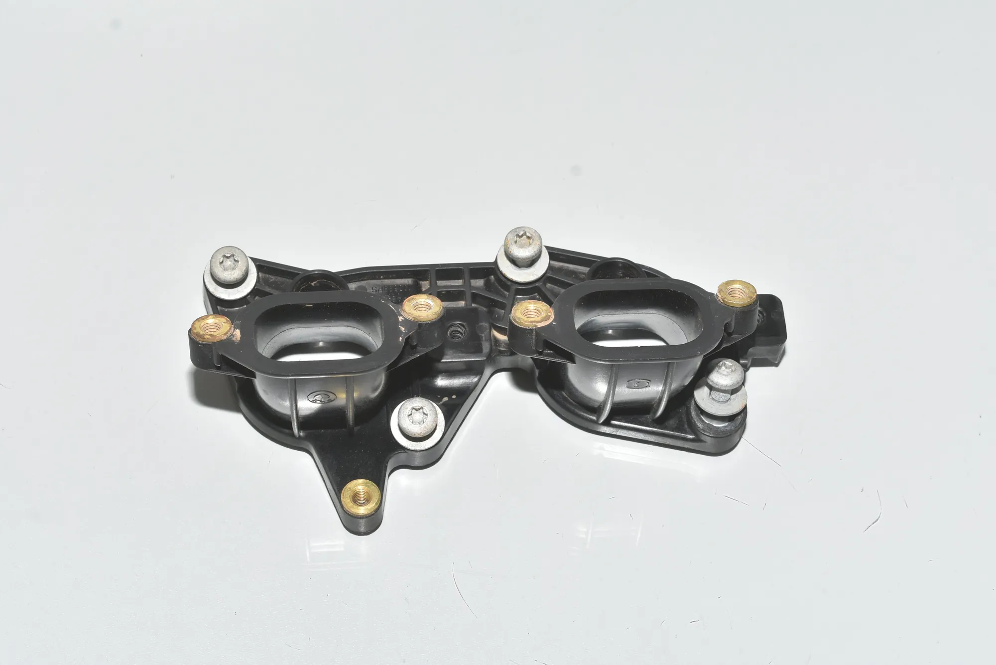Other Engine Compartment Parts – OEM 11618529950 · BMW i3 (I01) Hybrid 2017 – 2