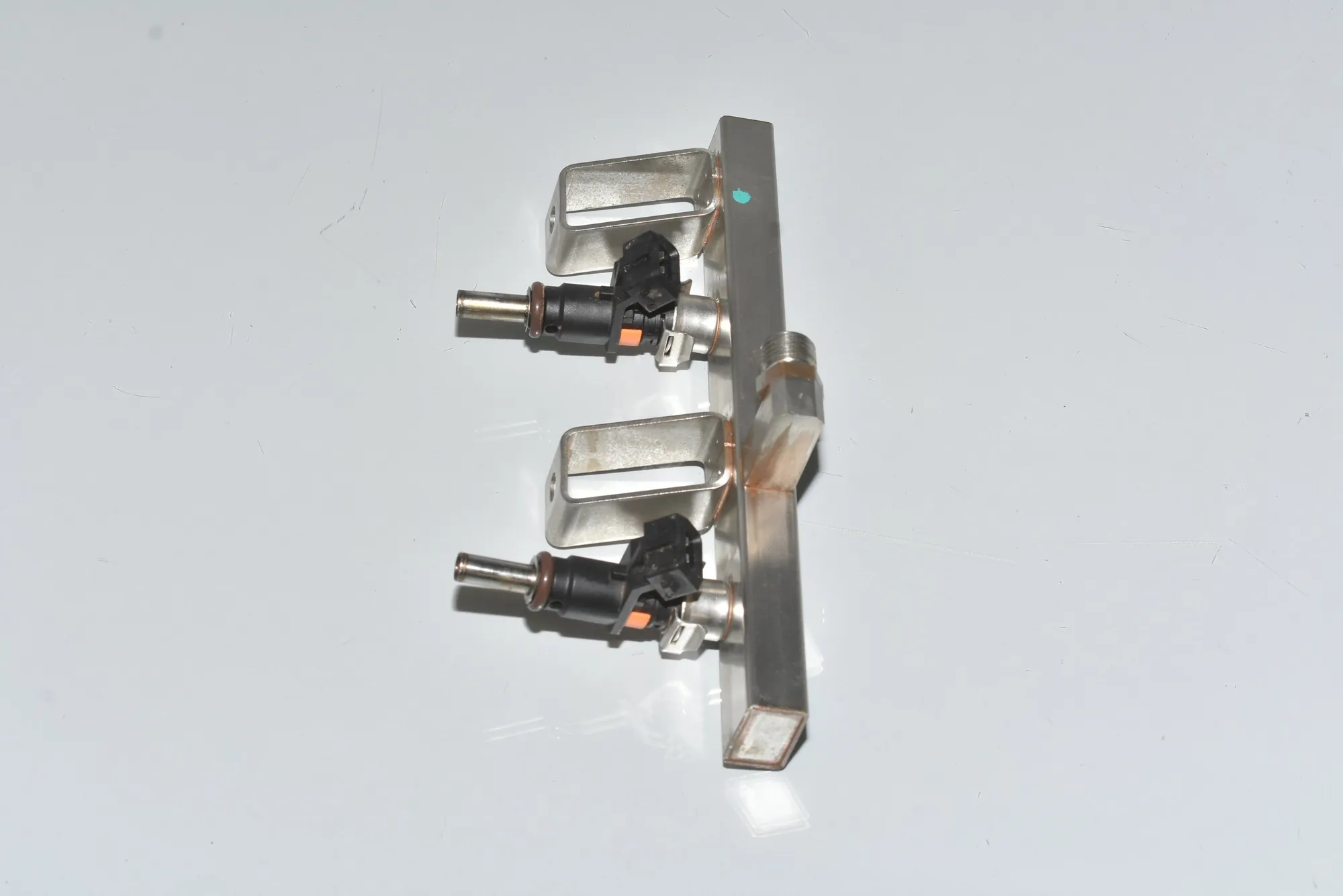 Fuel Rail – OEM 13538529936 · BMW i3 (I01) Hybrid 2017 – 3