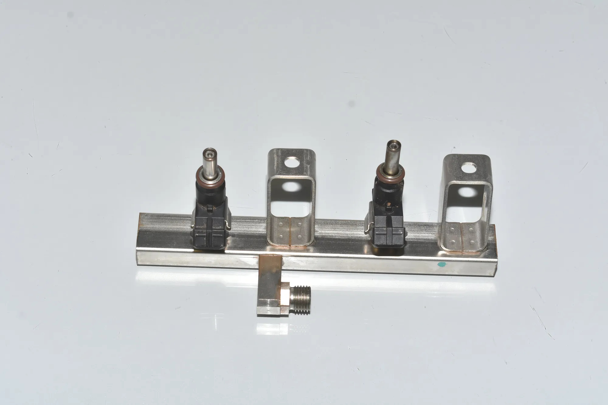 Fuel Rail – OEM 13538529936 · BMW i3 (I01) Hybrid 2017 – 2