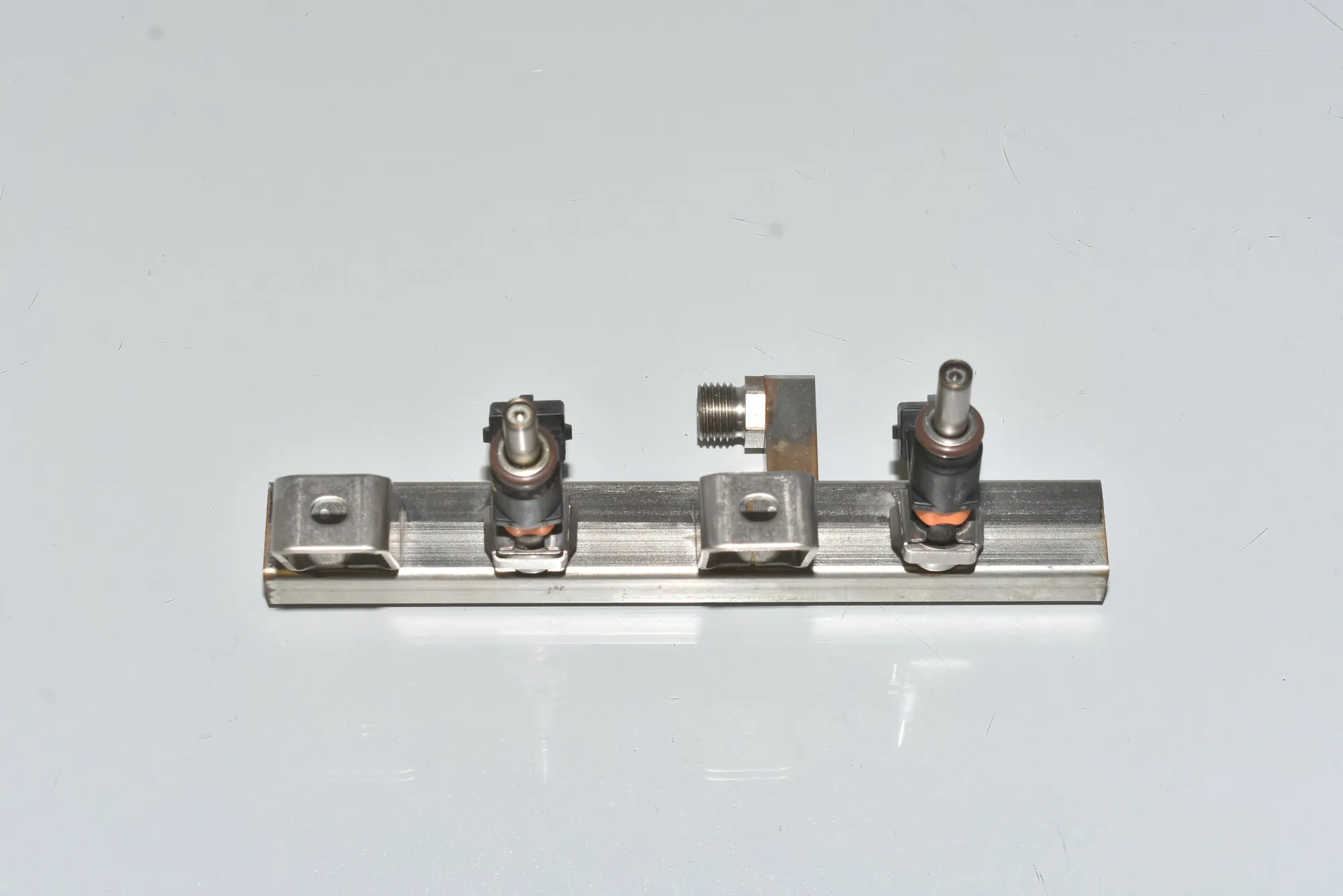 Fuel Rail – OEM 13538529936 · BMW i3 (I01) Hybrid 2017