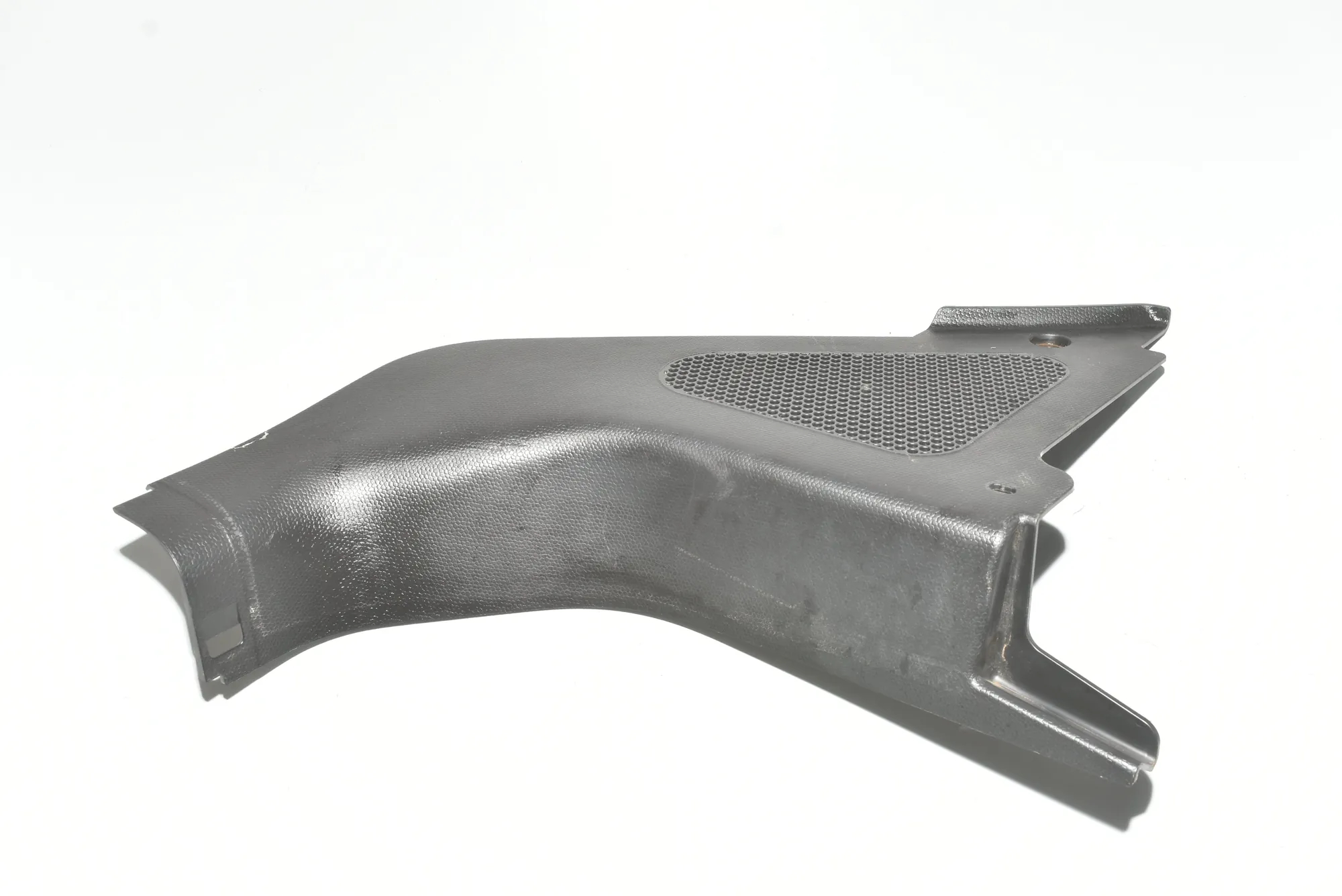 Front Right Interior Step Trim – OEM 51437272418 · BMW i3 (I01) Hybrid 2017