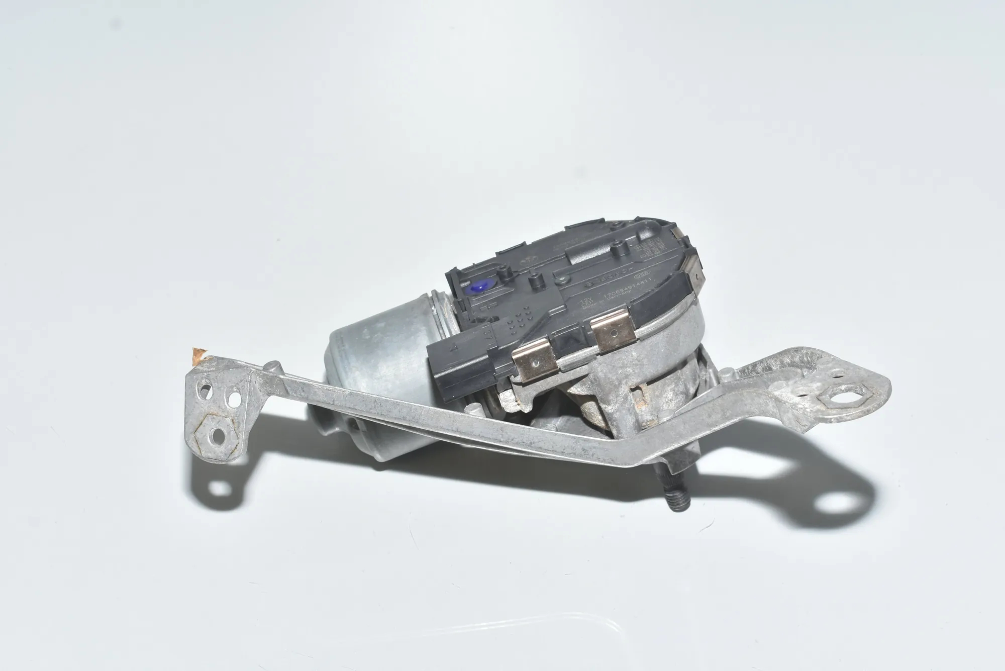 Front Windshield Wiper Mechanism – OEM 61617359449 · BMW i3 (I01) Hybrid 2017