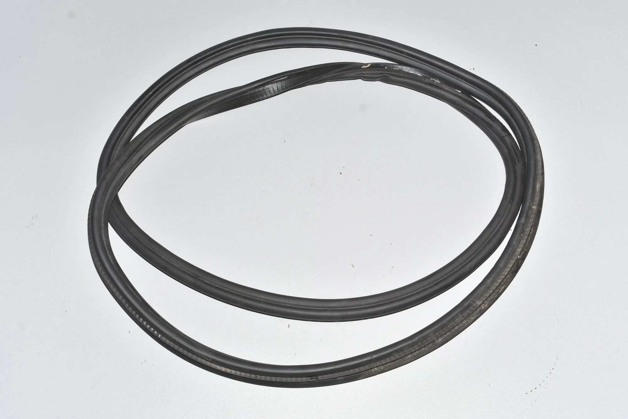 Tailgate Rubber Seal – OEM 7296906 · BMW i3 (I01) Hybrid 2017