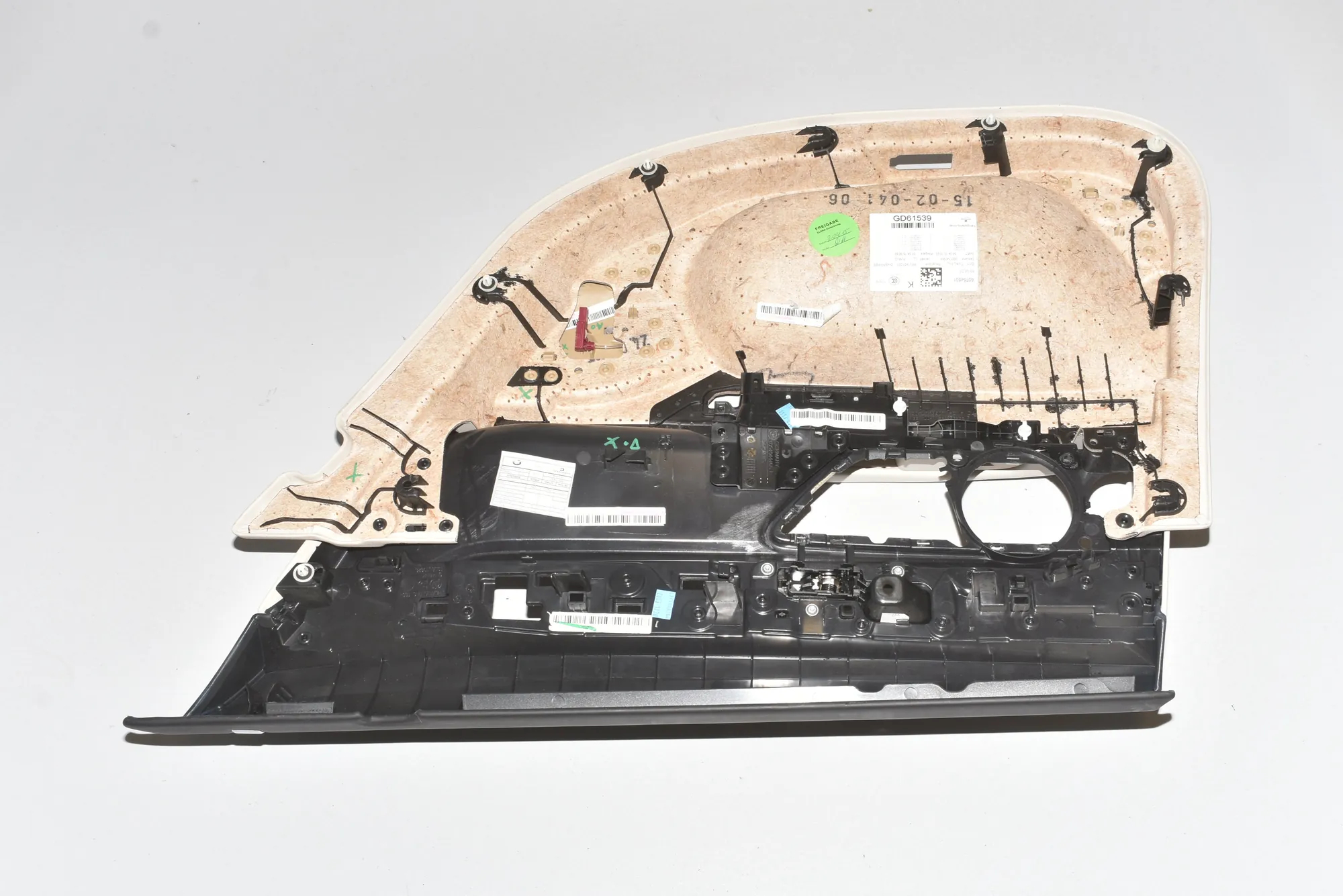 Rear Left Door Panel – OEM 60754531 · BMW 7 (G11, G12) BMW 7 (G11, G12) 745 Le Plug-in-Hybrid xDrive 2020 – 3