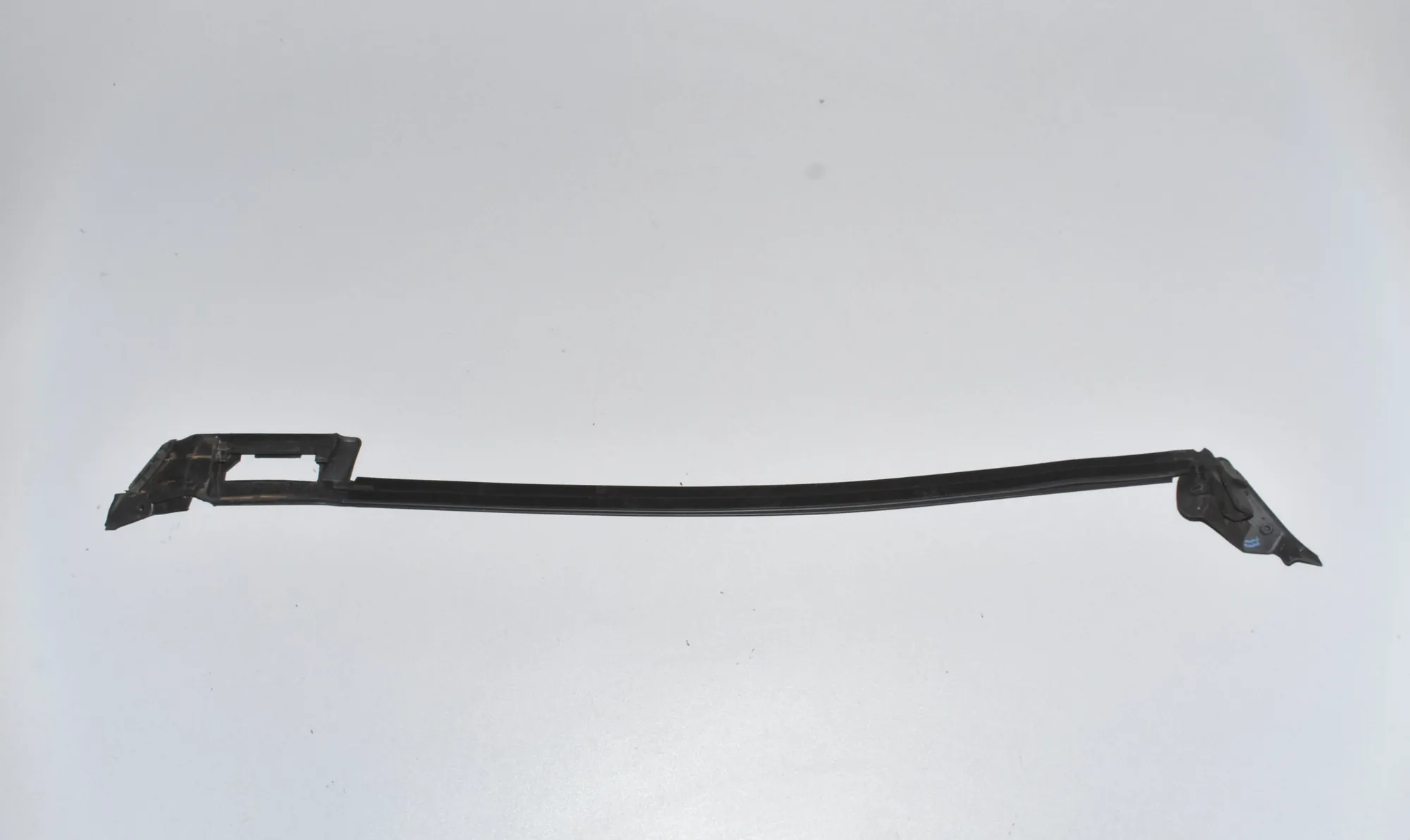 Front Left Door Window Strip – OEM 51337277049 · BMW i3 (I01) Hybrid 2017