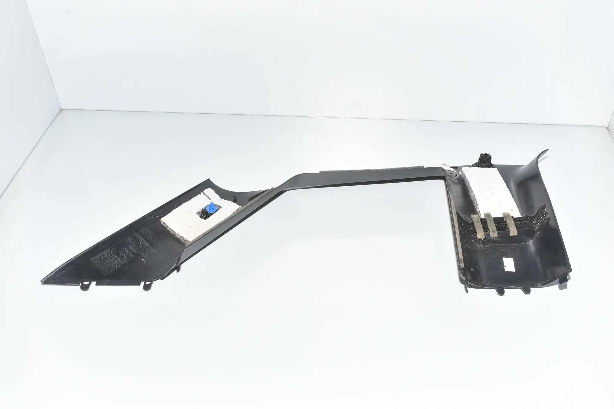 Right Side Pillar Trim – OEM 51437275670 · BMW i3 (I01) Hybrid 2017 – 5