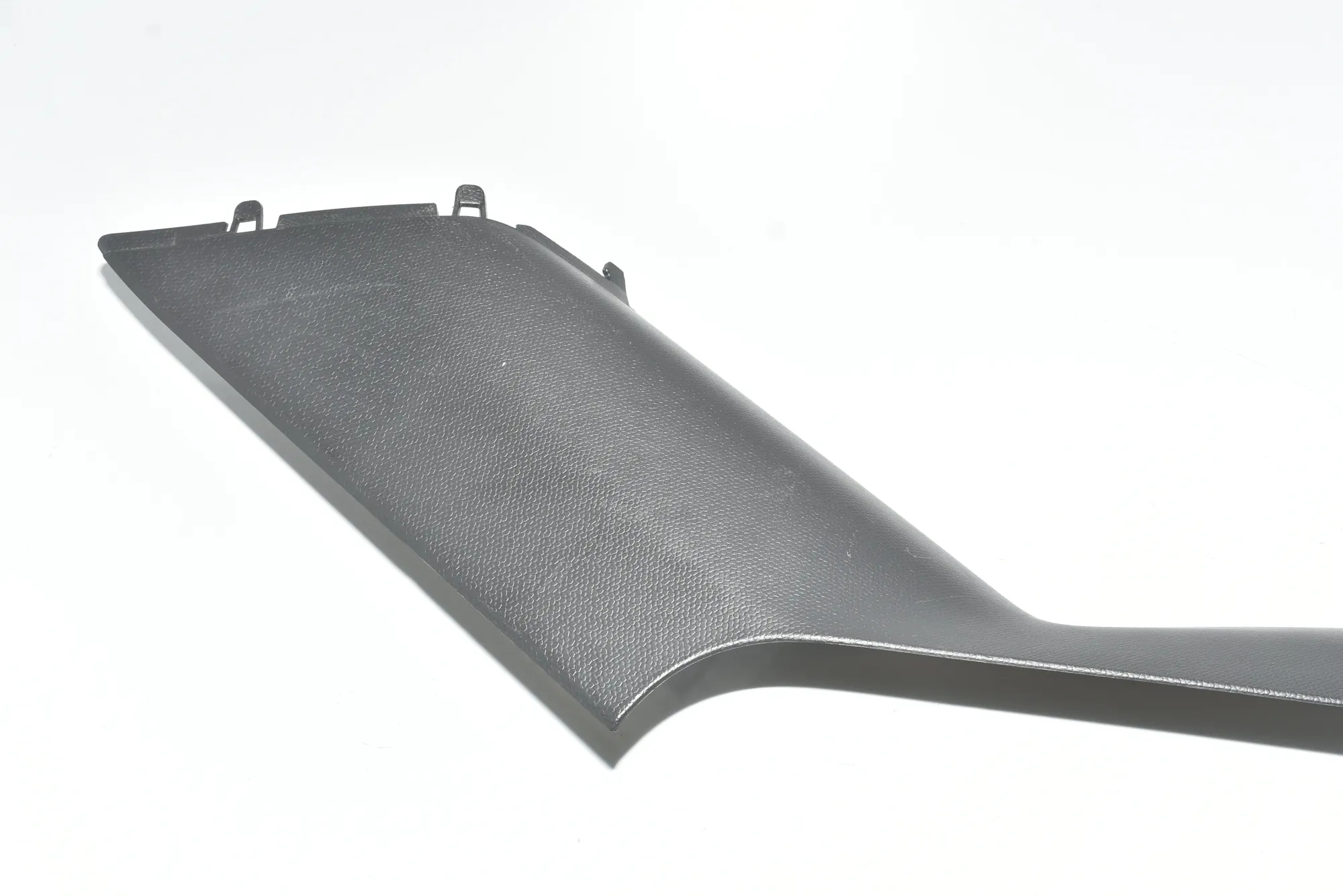 Right Side Pillar Trim – OEM 51437275670 · BMW i3 (I01) Hybrid 2017 – 2
