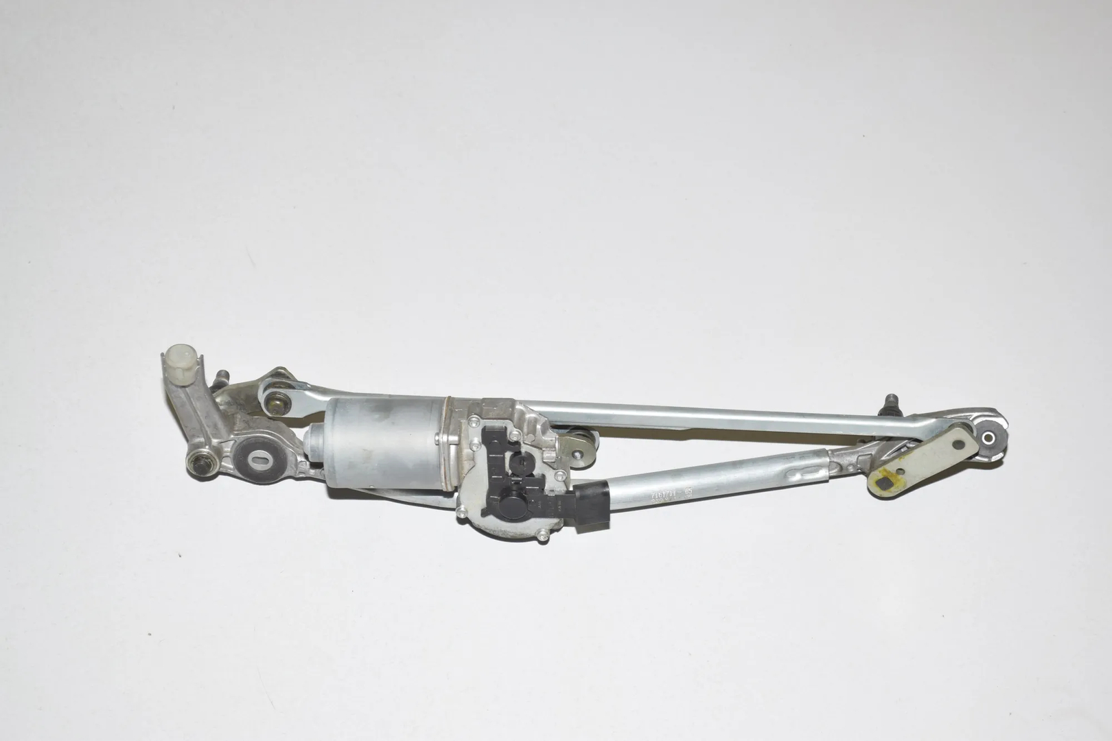 Front Windshield Wiper Mechanism – OEM 7161711 · BMW 3 Touring (E91) 330 d 2008