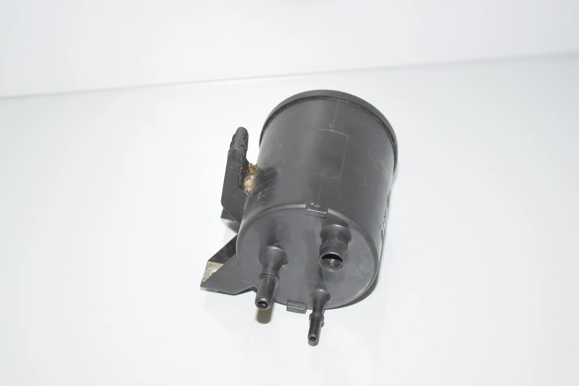 Fuel Vapor Filter (EVAP) – OEM 16137244150 · BMW 3 (F30, F80) BMW 3 (F30, F80) 320 i xDrive 2016 – 3