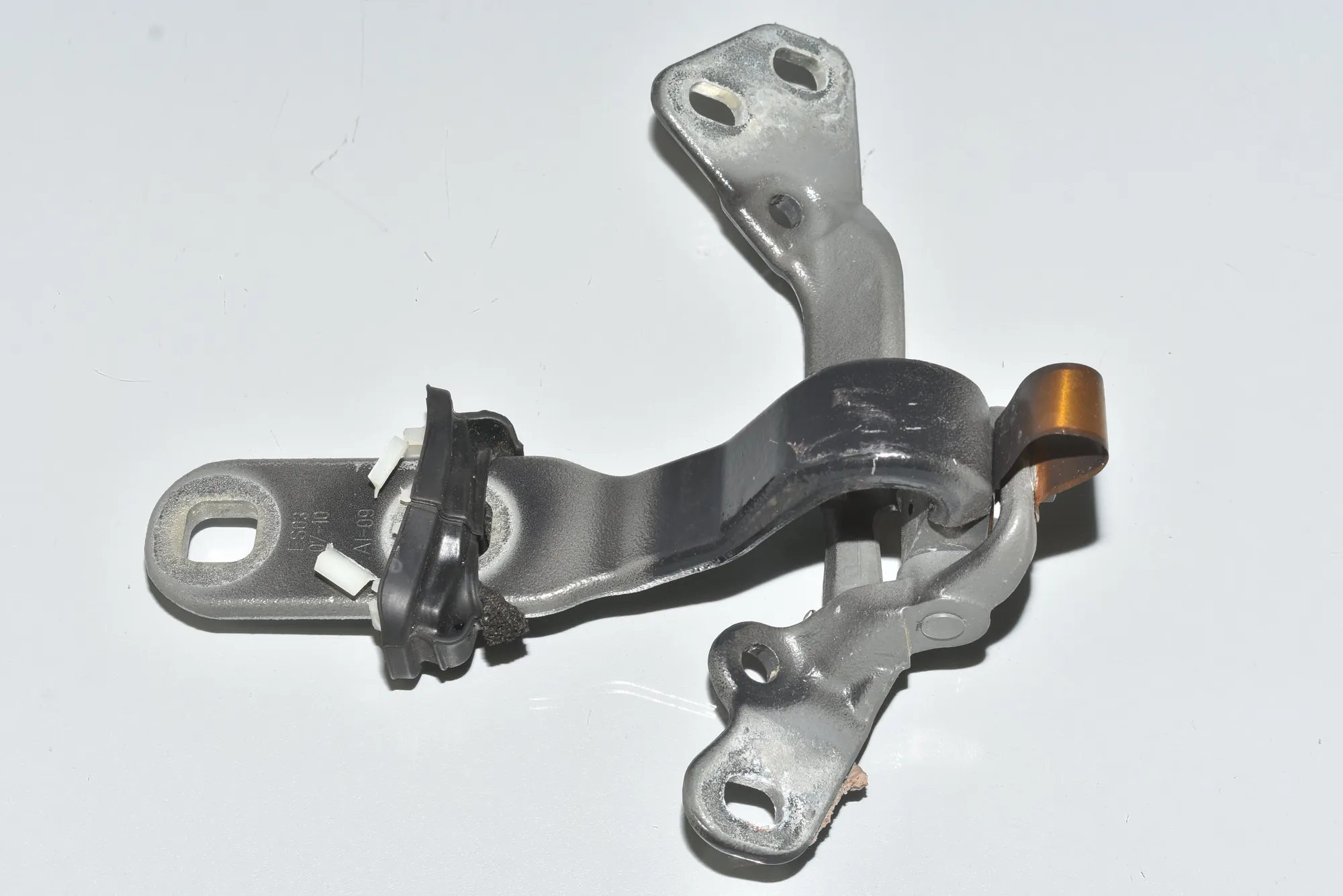 Right Side Bootlid Hinge – OEM 7175830 · BMW X6 (E71, E72) xDrive 40 d 2010 – 2