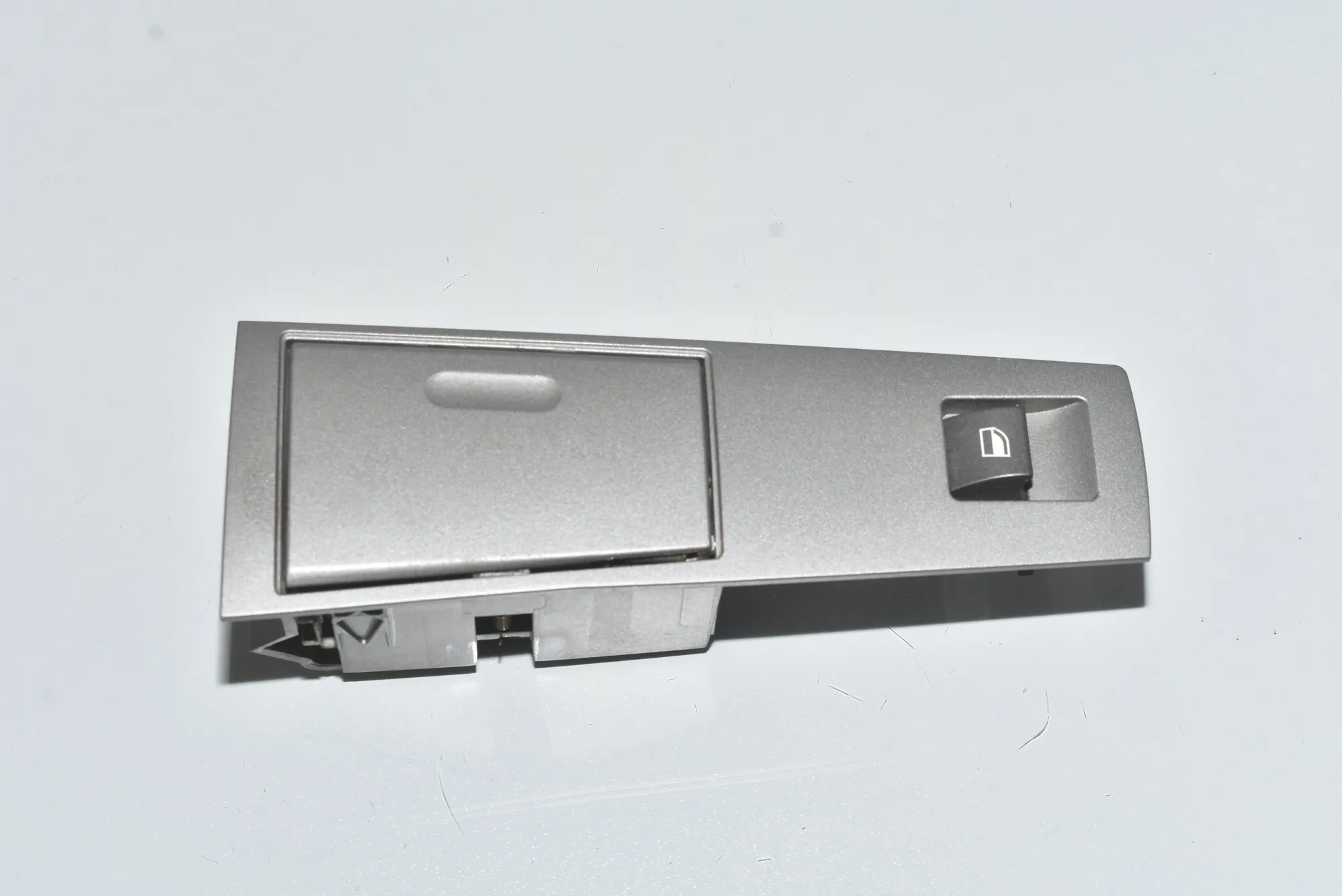 Rear Right Door Window Switch – OEM 61318379597 · BMW 7 (E65, E66, E67) BMW 7 (E65, E66, E67) 730 Ld 2006