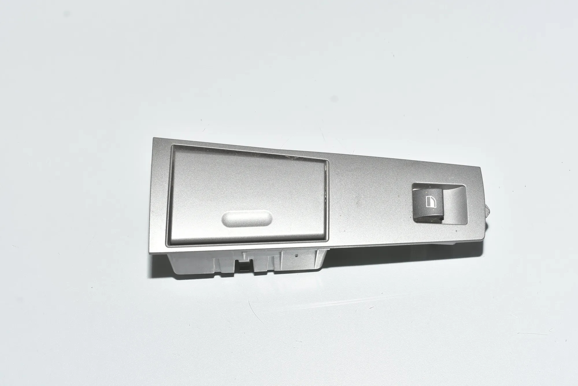Rear Left Door Window Switch – OEM 61318379597 · BMW 7 (E65, E66, E67) BMW 7 (E65, E66, E67) 730 Ld 2006