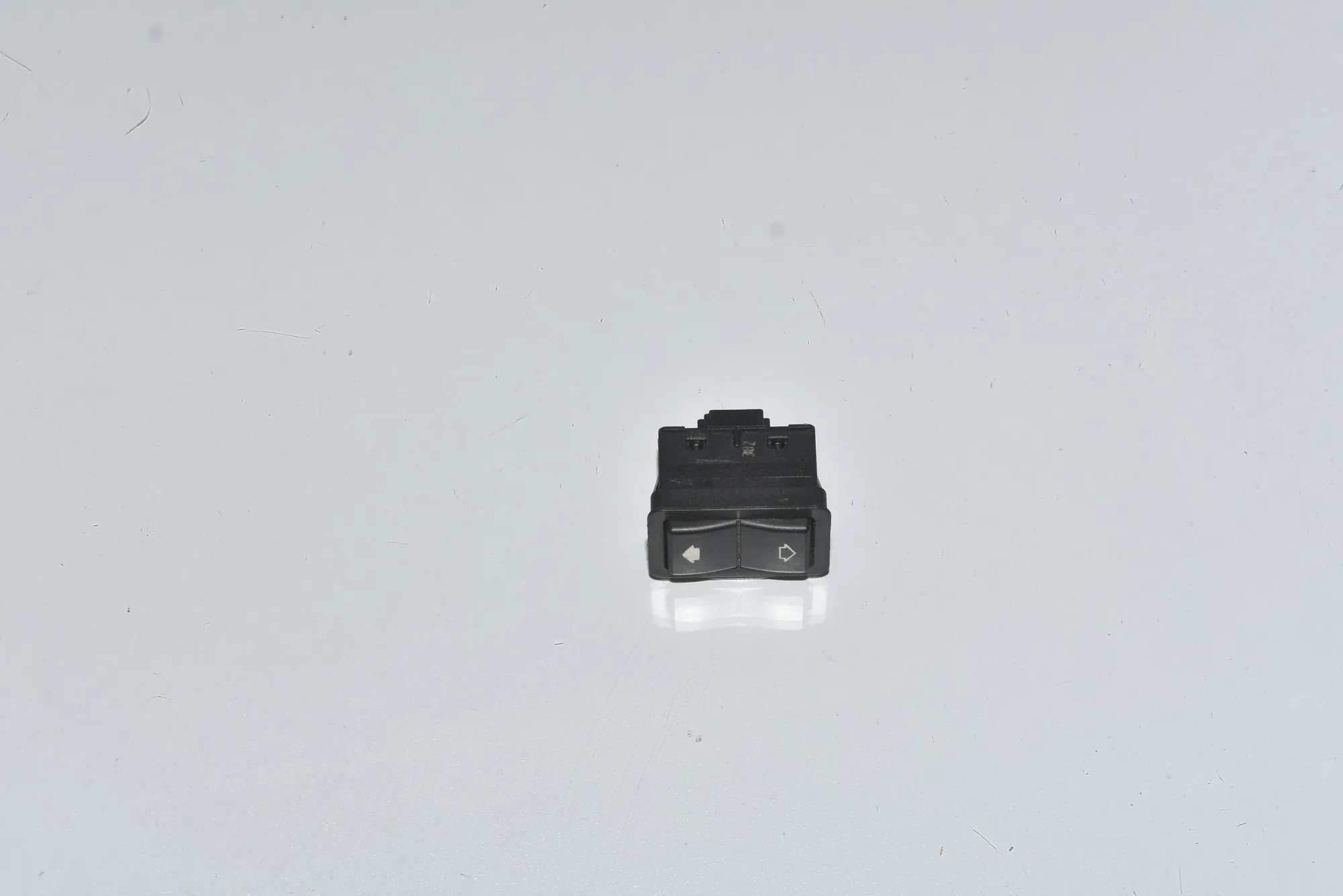 Rear Right Door Window Switch – OEM 61318368974 · BMW 5 (E39) BMW 5 (E39) 530 d 2000