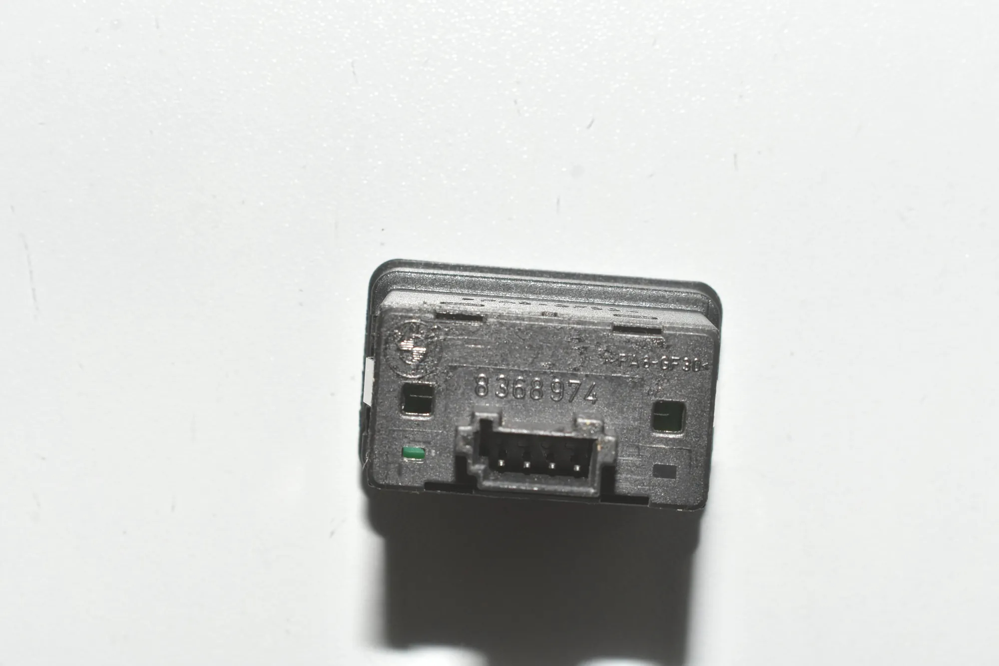 Rear Left Door Window Switch – OEM 61318368974 · BMW 7 (E38) BMW 7 (E38) 730 d 2000 – 4
