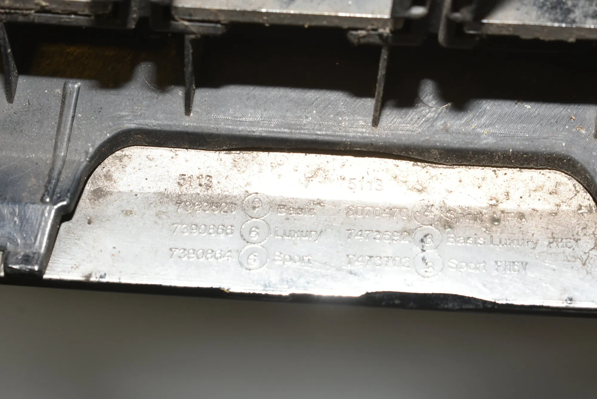 Front Right Grill – OEM 51137383520 · BMW 5 Touring (G31) BMW 5 Touring (G31) 530 d 2019 – 4