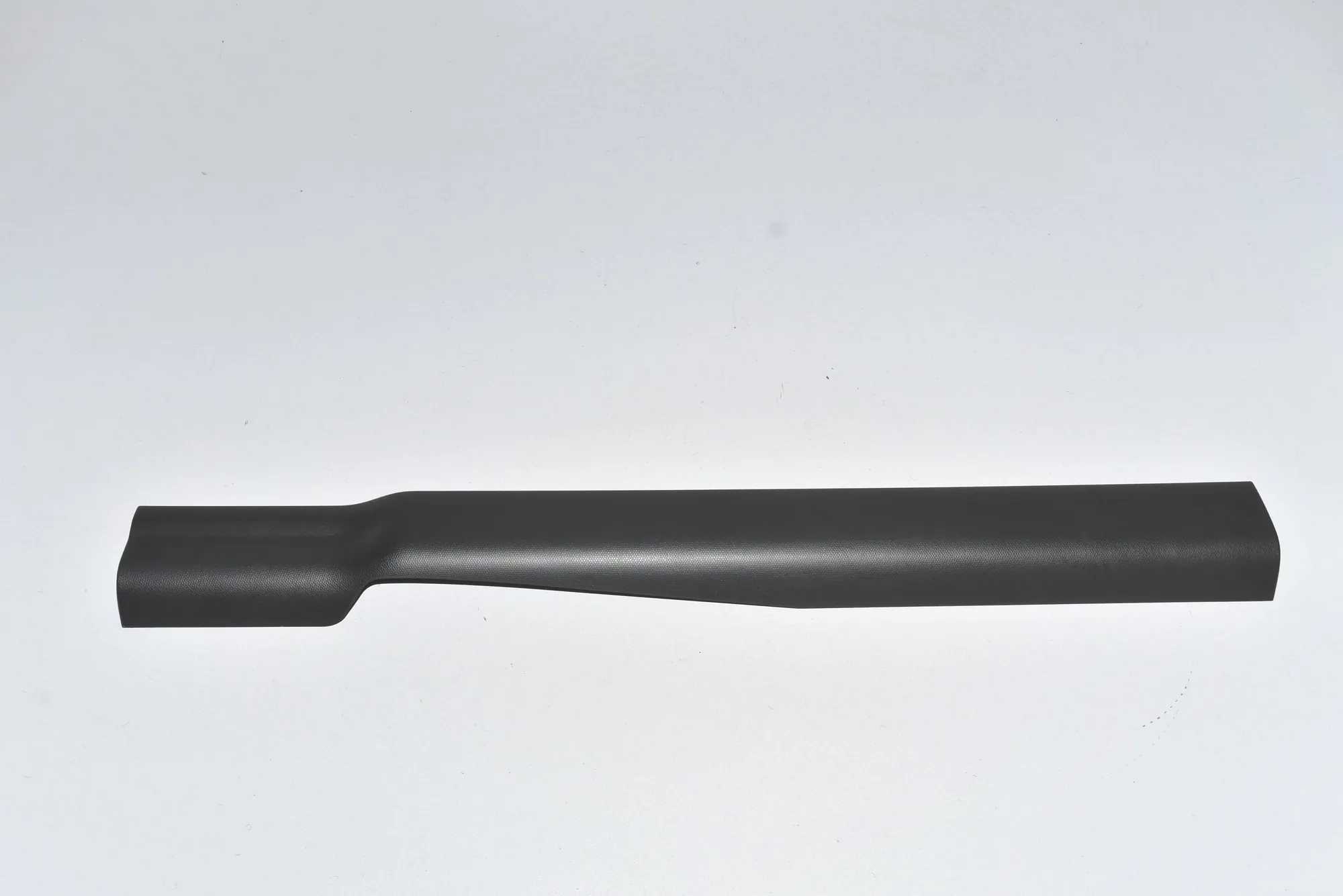 Front Right Interior Step Trim – OEM 51477272380 · BMW i3 (I01) BMW i3 (I01) Hybrid 2015