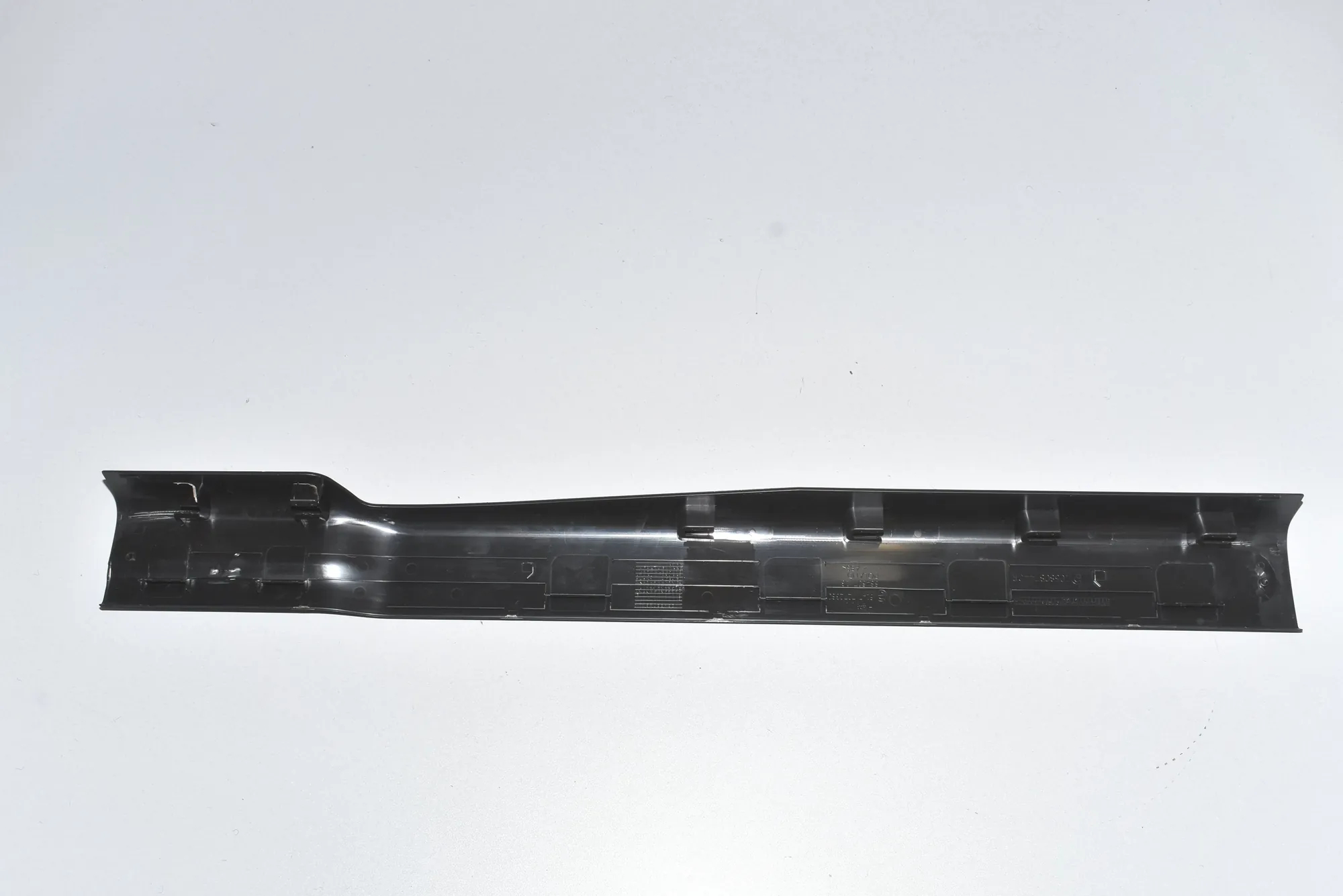 Front Right Interior Step Trim – OEM 51477272380 · BMW i3 (I01) BMW i3 (I01) Hybrid 2015 – 2
