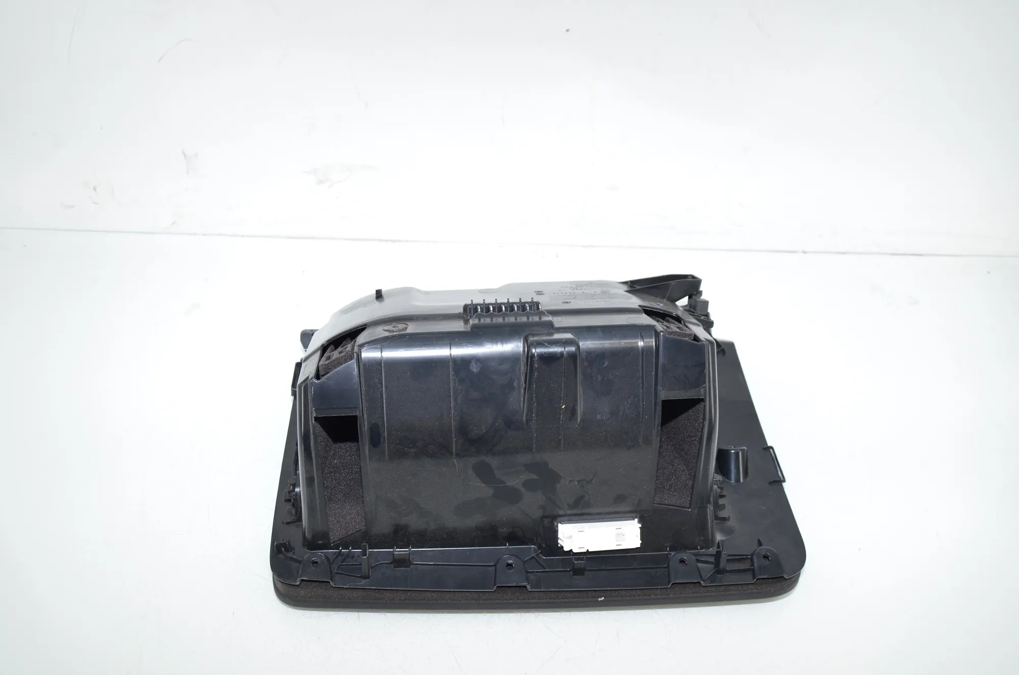 Glove Compartment – OEM 9363451 · BMW X3 (G01, F97) BMW X3 (G01, F97) xDrive 20 i 2022 – 4
