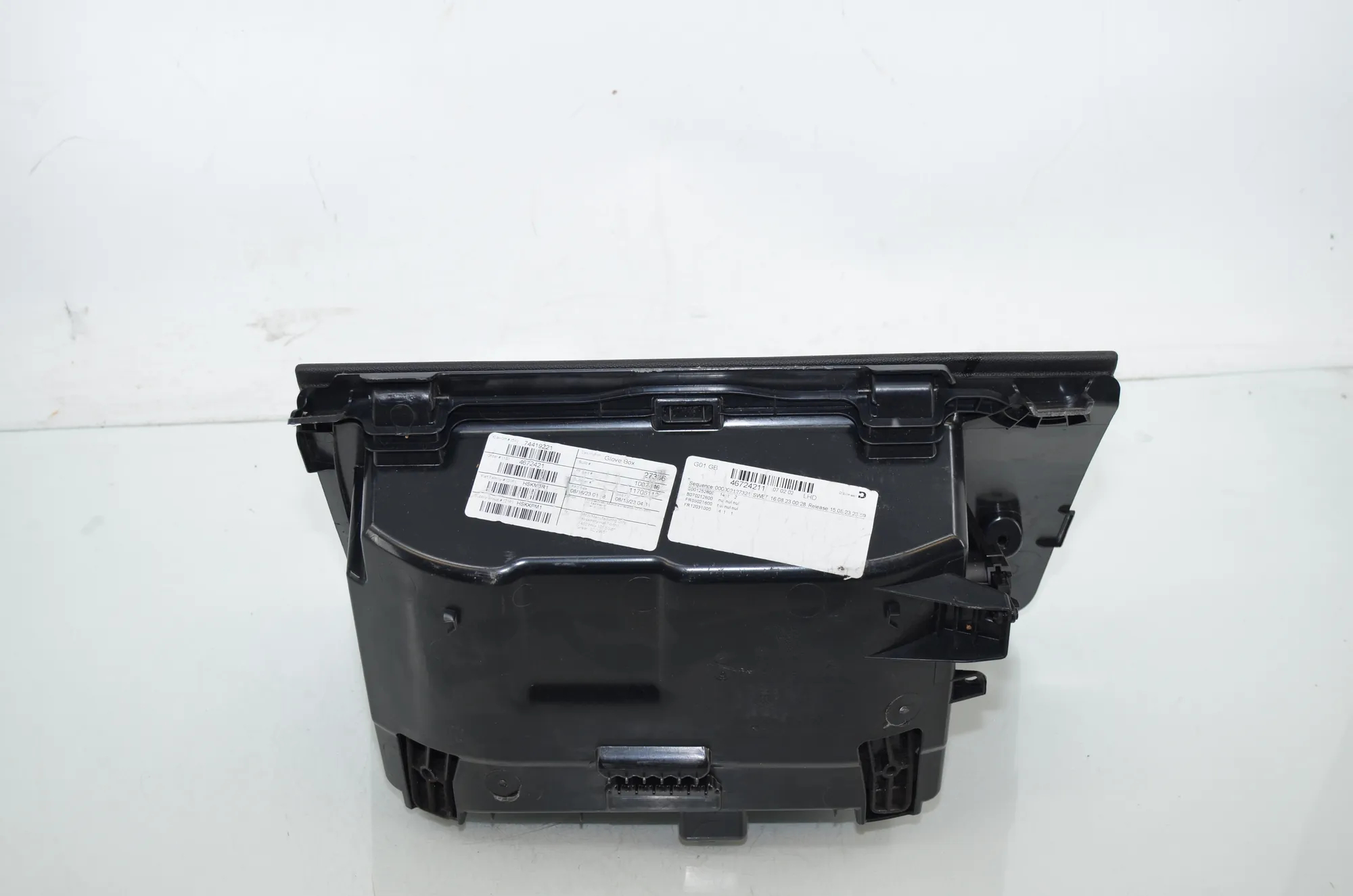 Glove Compartment – OEM 9363451 · BMW X3 (G01, F97) BMW X3 (G01, F97) xDrive 20 i 2022 – 3