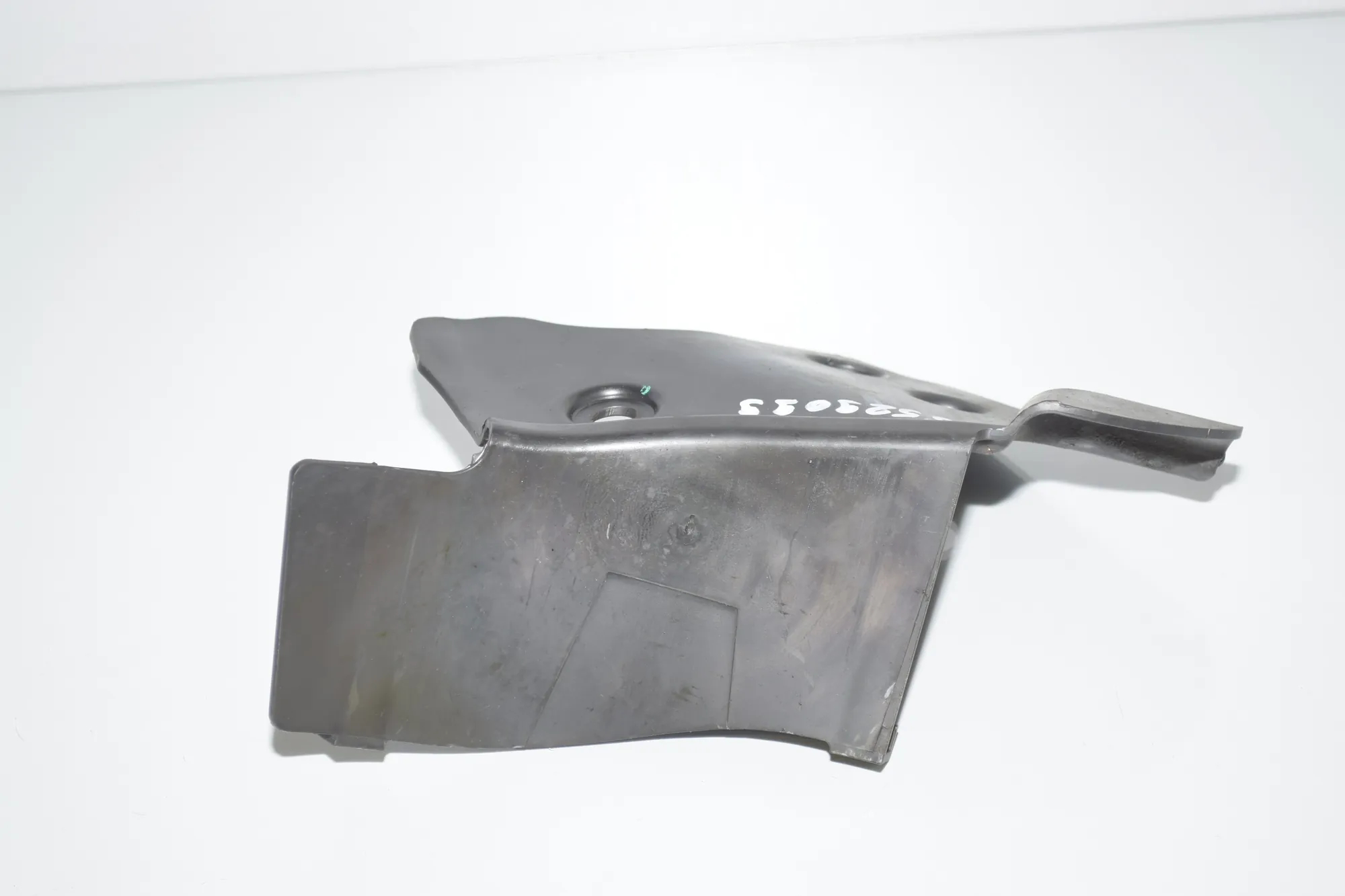 Control Arm Cover – OEM 6776981 · BMW X6 (E71, E72) xDrive 40 d 2010 – 3