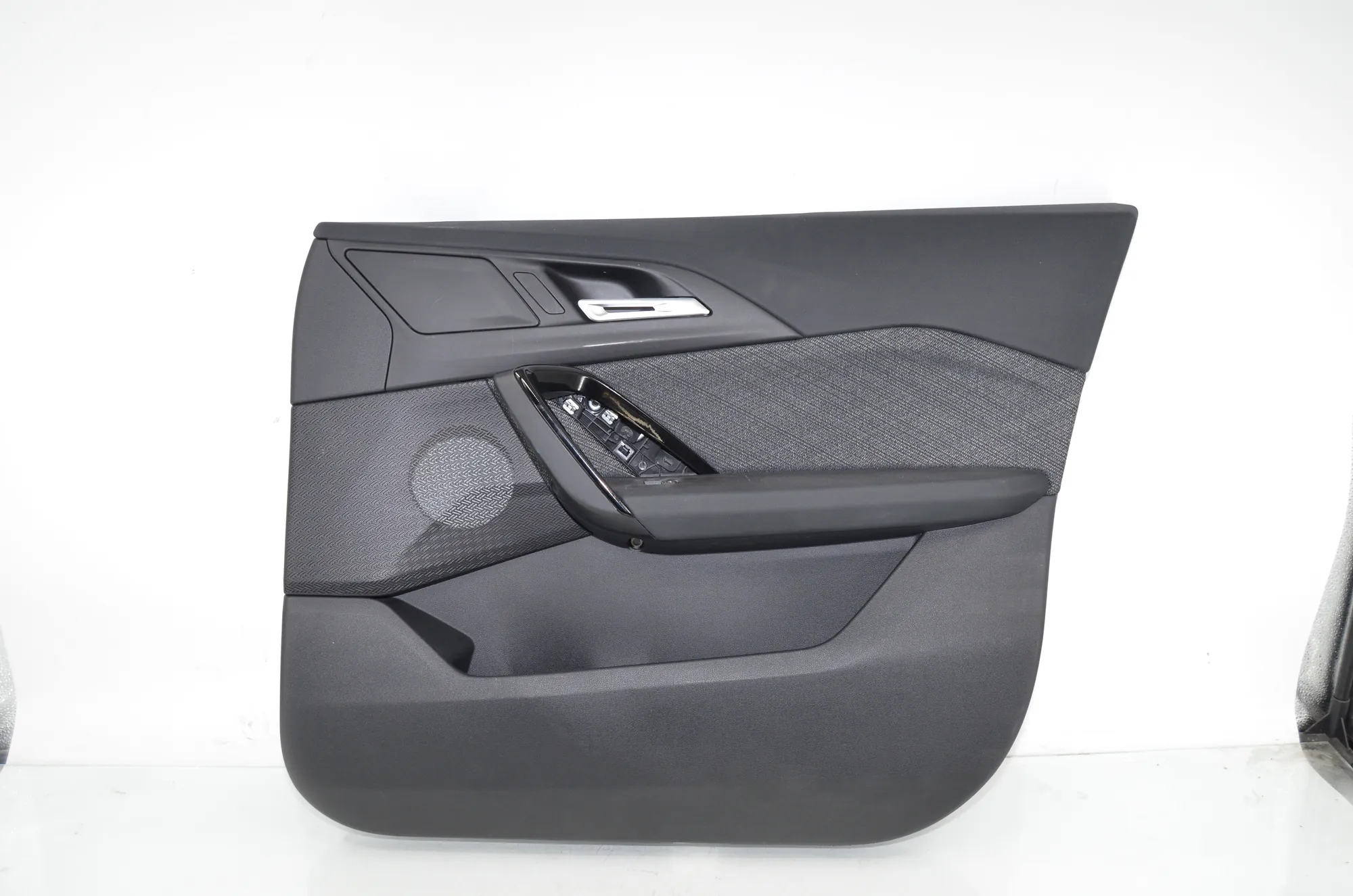 Front Right Door Panel – OEM F015105 · BMW X1 (U11) BMW X1 (U11) BMW X1 (U11) sDrive 18 i 2022