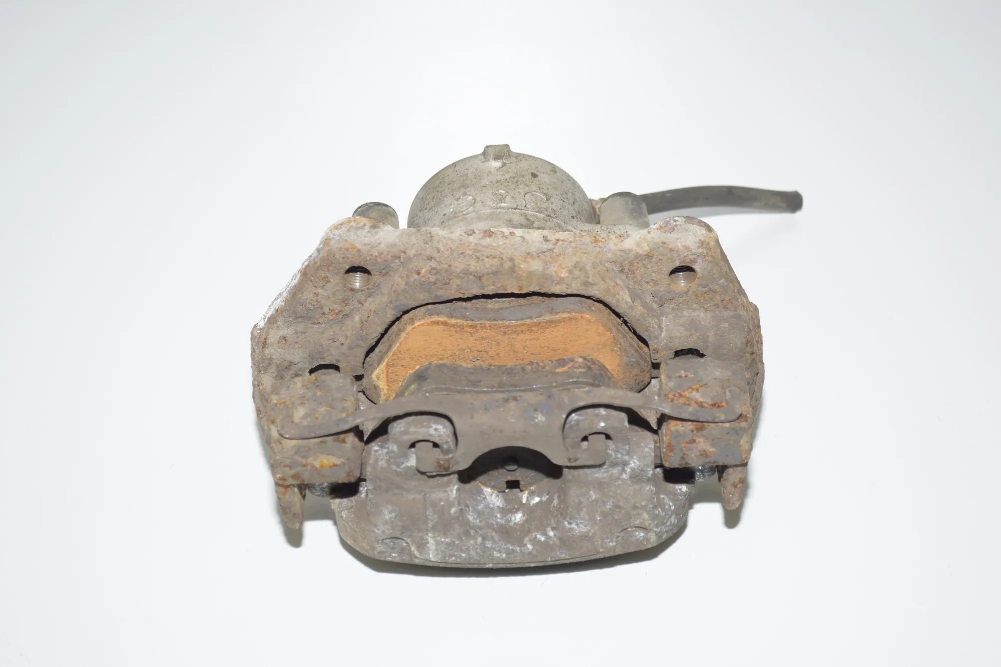 Front Left Brake Caliper – OEM 34111163385 · BMW 5 Touring (E39) 525 d 2003 – 3