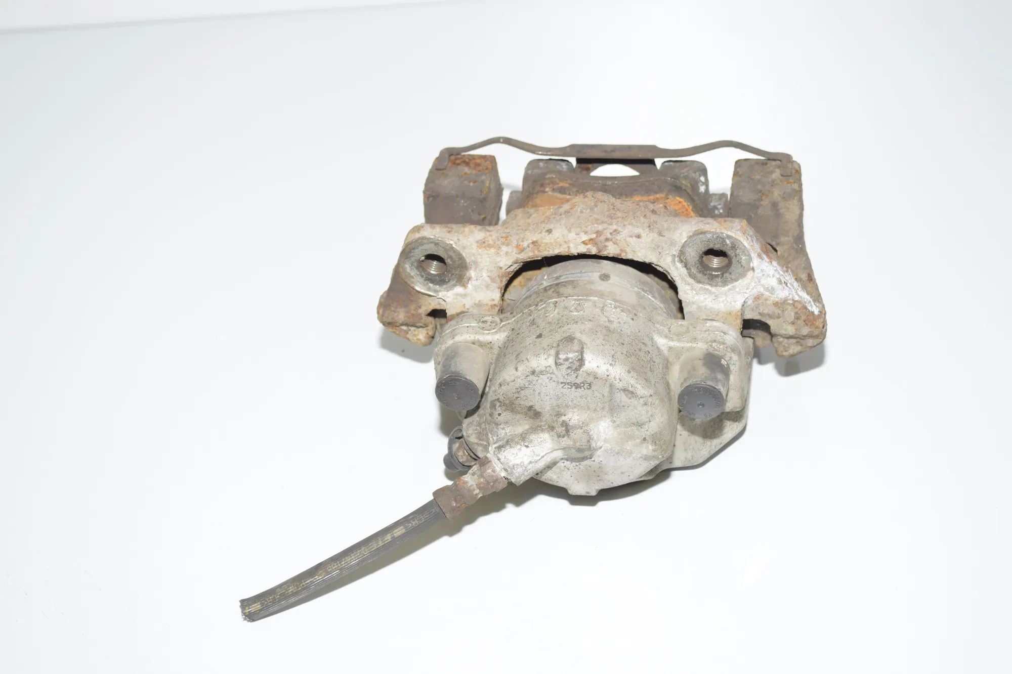 Front Left Brake Caliper – OEM 34111163385 · BMW 5 Touring (E39) 525 d 2003 – 4