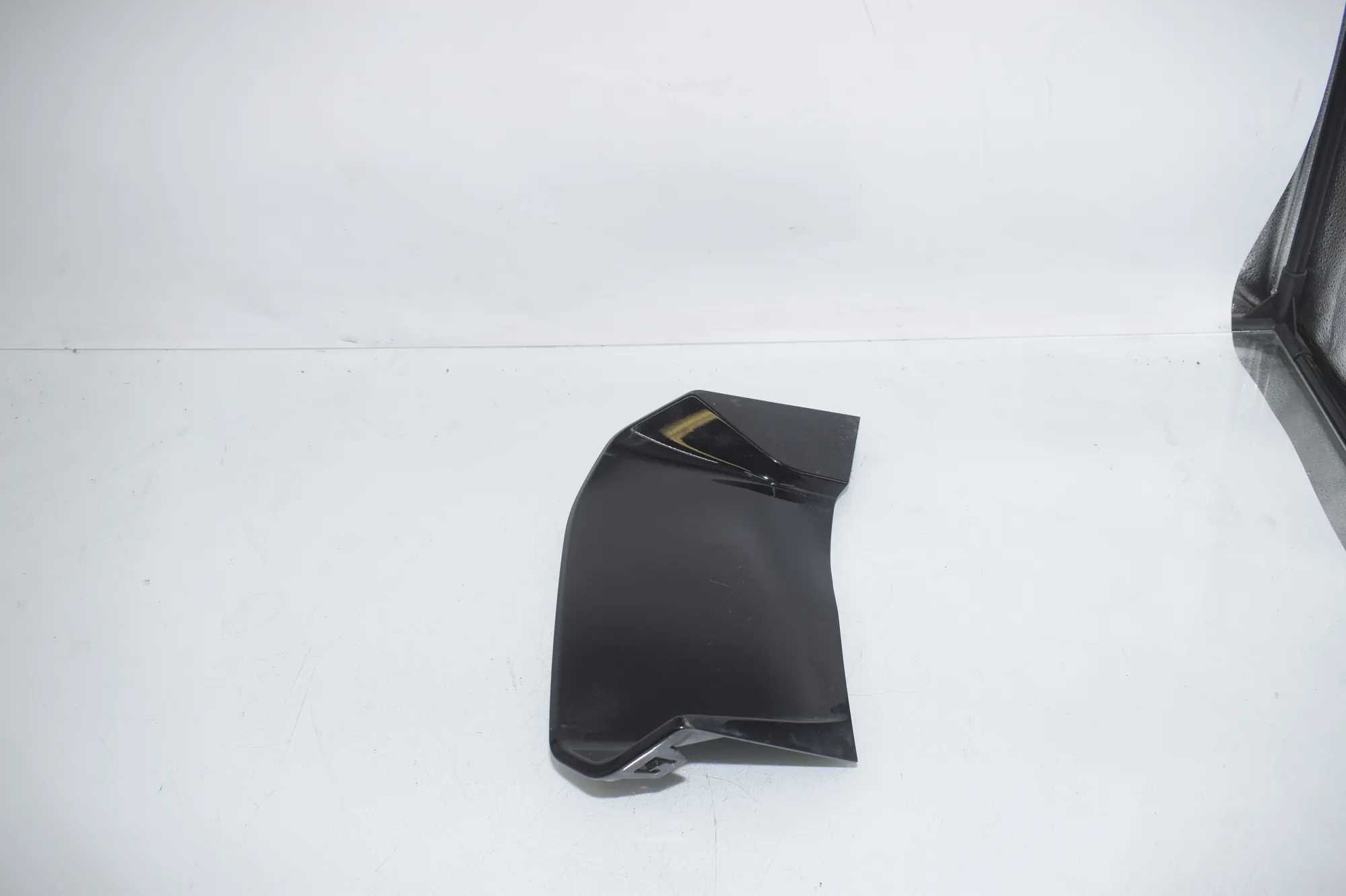 Rear Bumper Lower Diffuser – OEM 9850850 · BMW iX (I20) BMW iX (I20) xDrive 40 2021 – 2