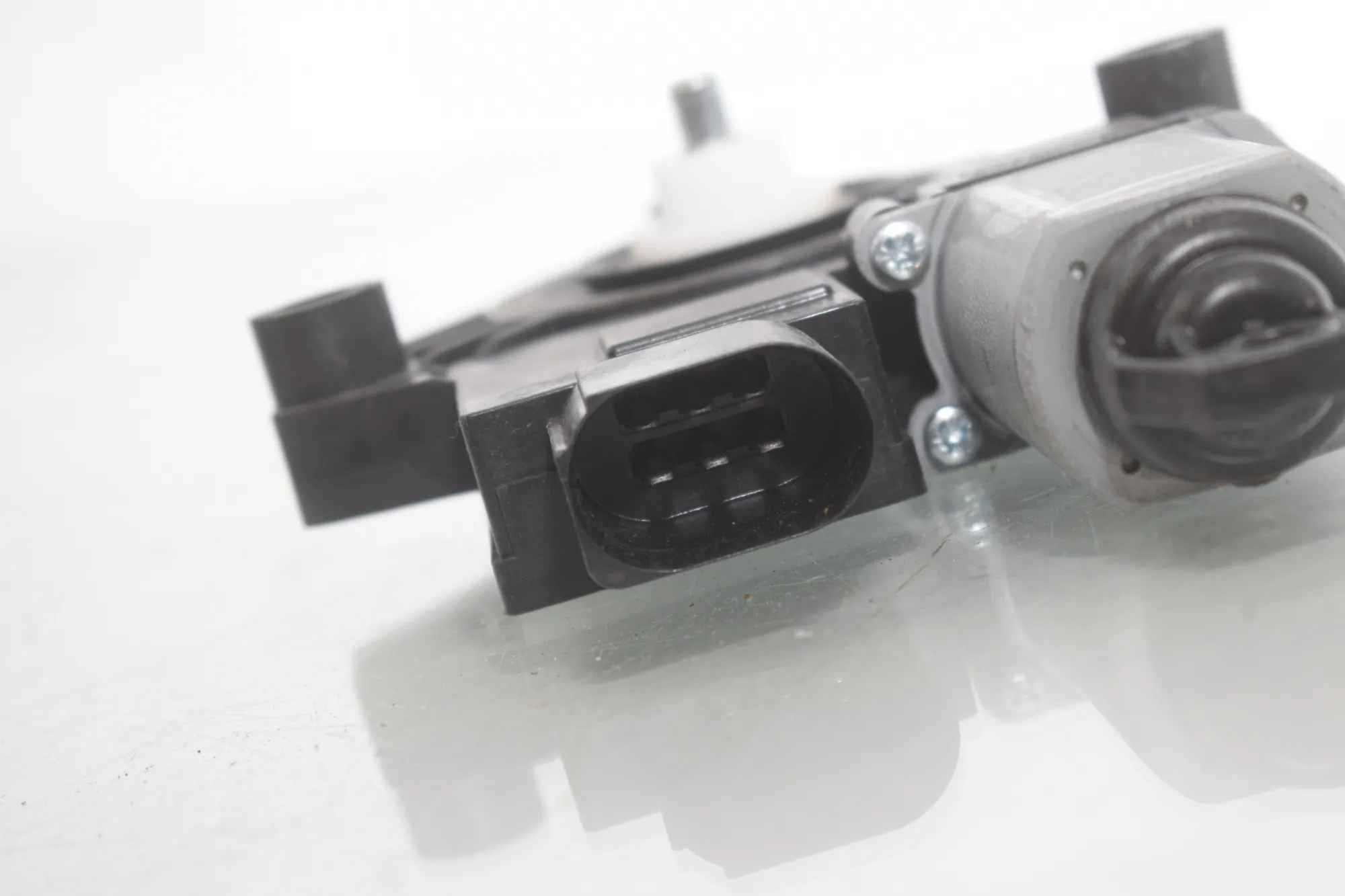 Rear Right Door Window Control Motor – OEM 7457251 · BMW iX3 (G08) BMW iX3 (G08) Electric (286 HP) 2020 – 4