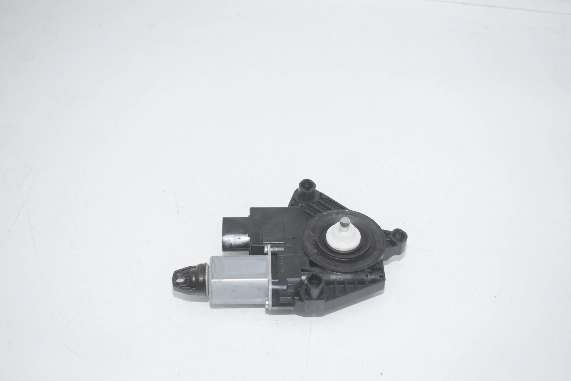 Rear Right Door Window Control Motor – OEM 7457251 · BMW iX3 (G08) BMW iX3 (G08) Electric (286 HP) 2020 – 3