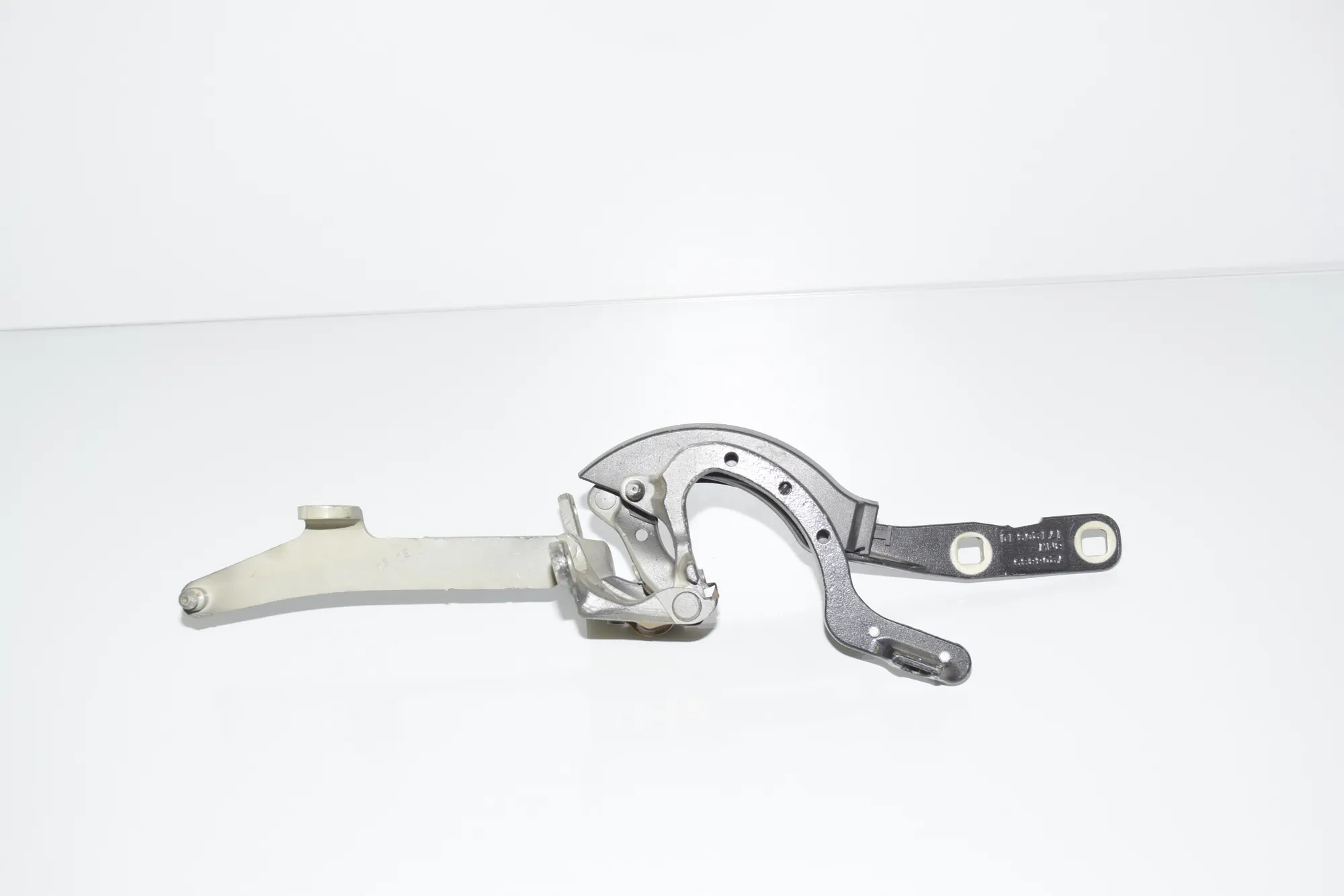 Left Side Bootlid Hinge – OEM 7206639 · BMW 5 Touring (F11) BMW 5 Touring (F11) 530 d 2012