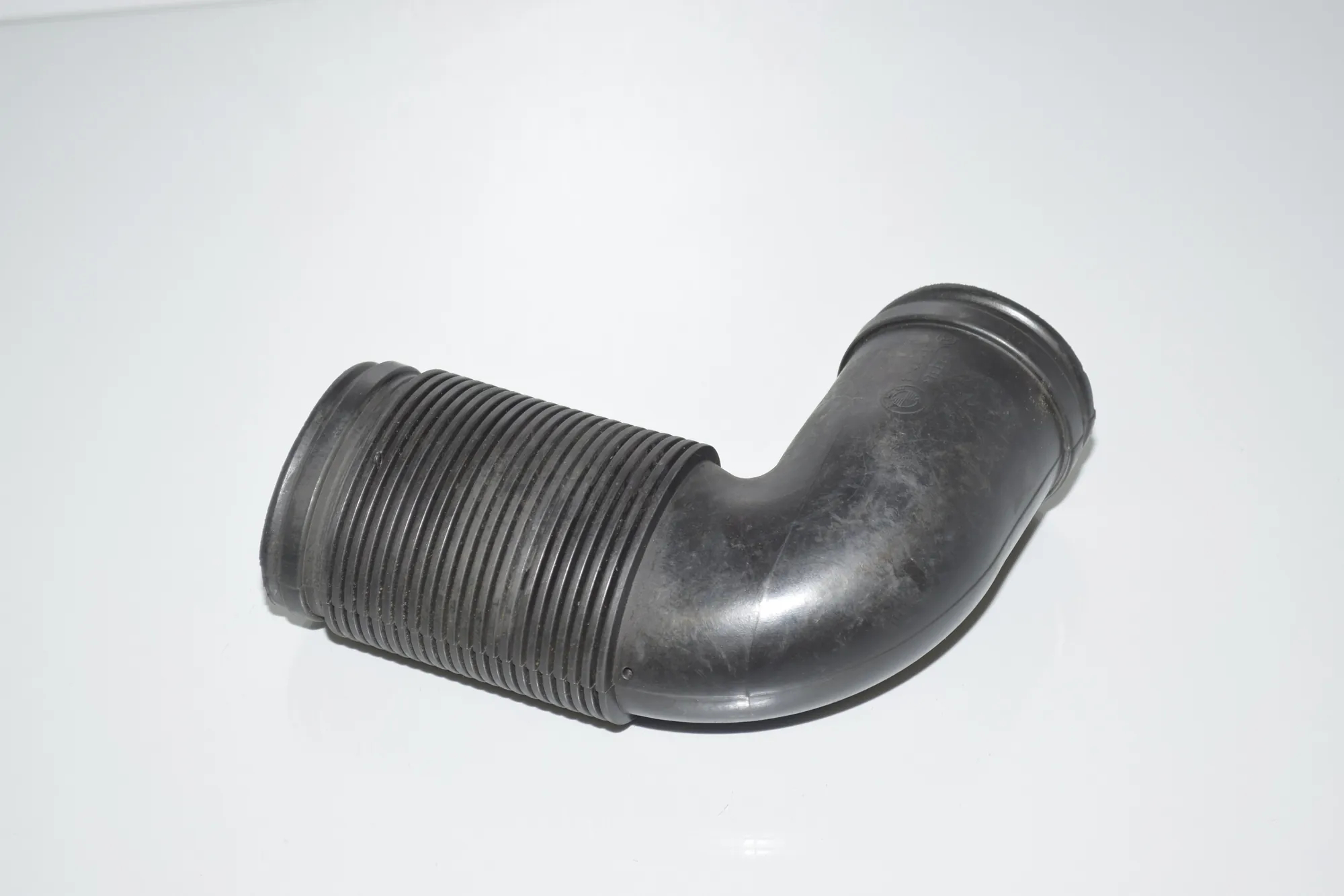 Air Intake Tube – OEM 1744481 · BMW 5 (E39) BMW 5 (E39) 520 i 1997